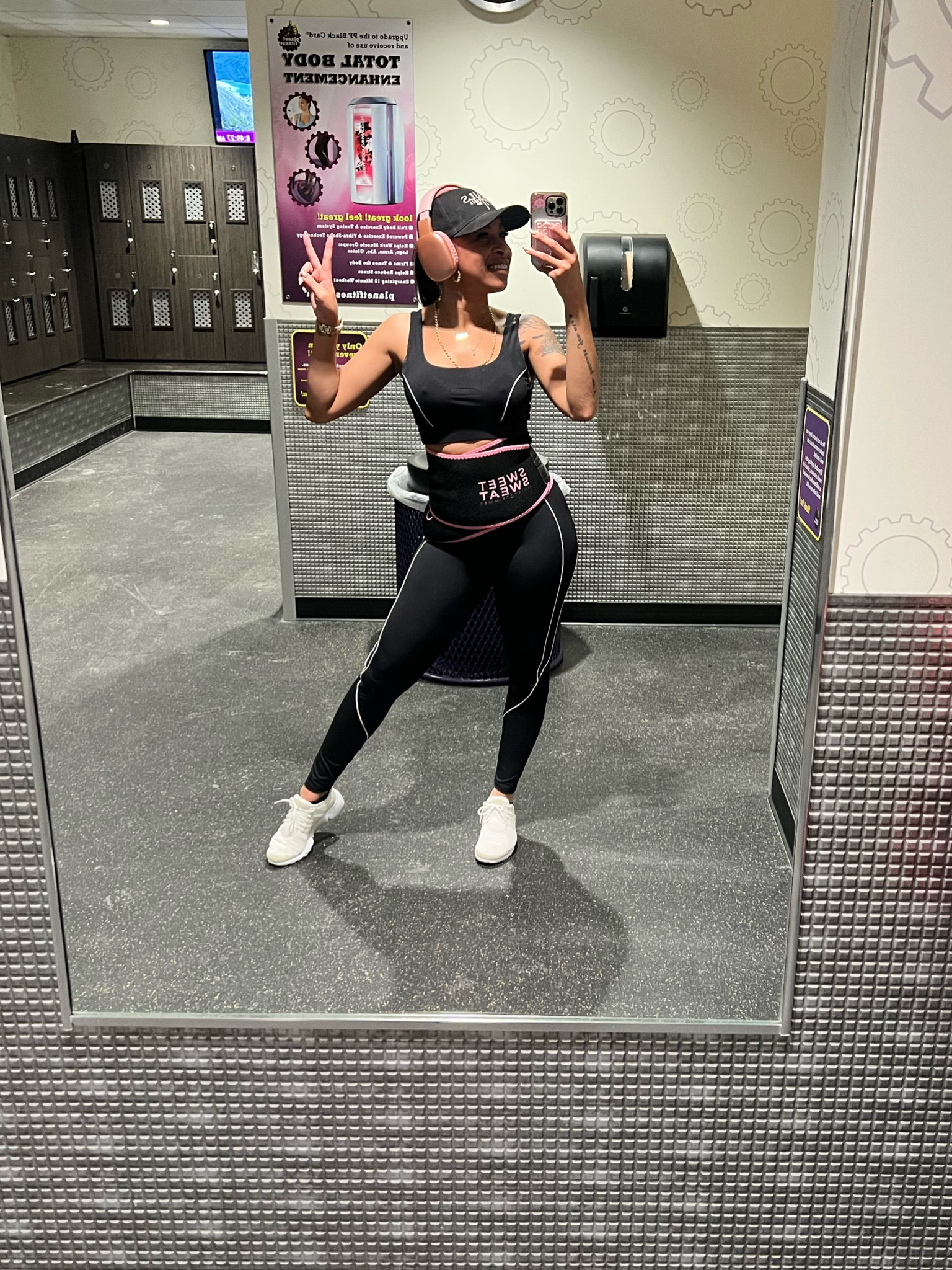 Fab Friday Fitness 🙌🏽 moved my body and I’m ready for the day✨

Fridays are for quick but meaningful workouts. And the sweat band is a must!

#LTKActive #LTKStyleTip #LTKFitness