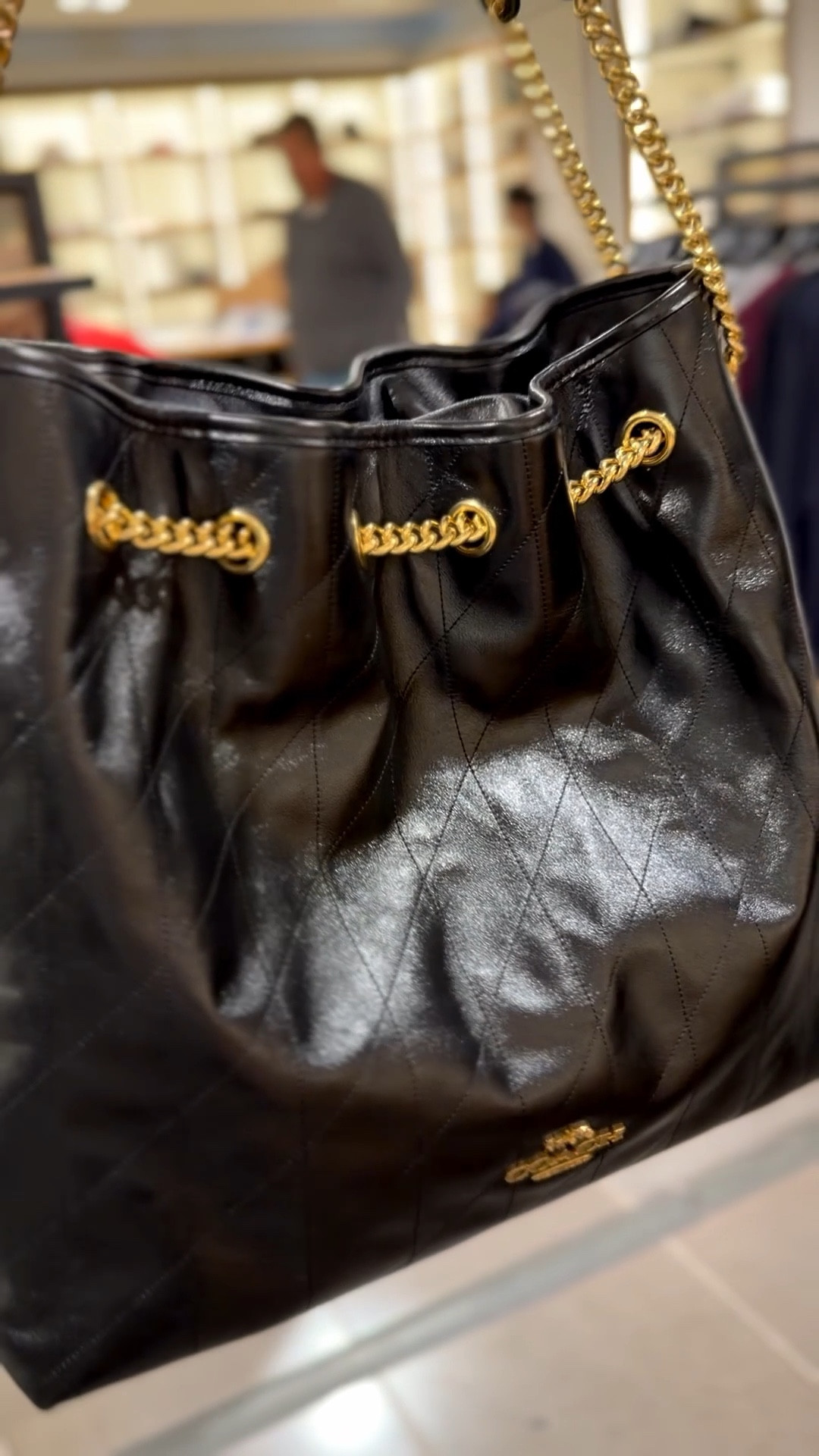 Here’s the Coach Evelyn bag in all her glory!! ✨ I couldn’t stop thinking about her for days so it was only right I treat myself!