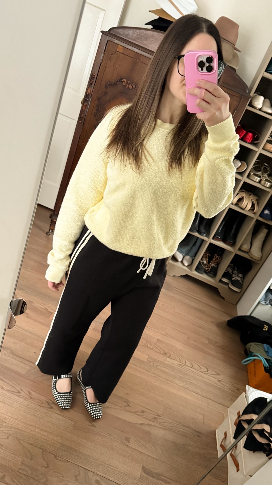 Moms that treat them selfs are happy moms! My go to treats are always perfectwhitetee too!
-
Shop here:
-

#LTKmomlife #LTKgrwm #LTKspringtrends