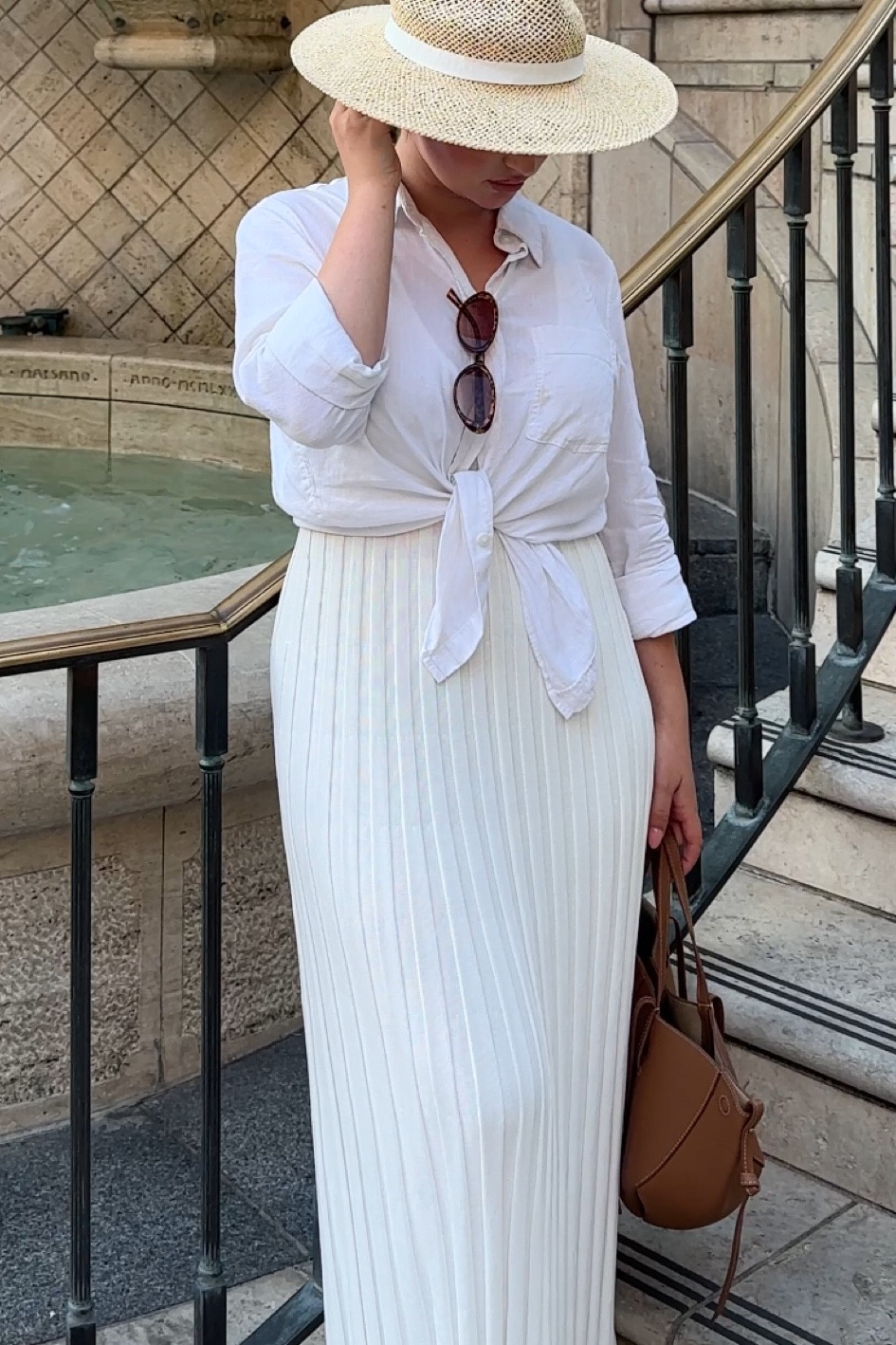 Shirt H&M 
Dress showpo 
Hat H&M
