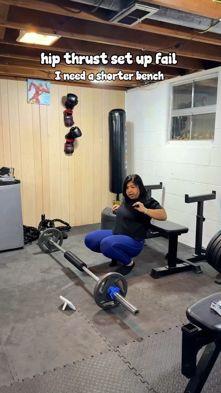 My shorties!! How are we hip thrusting!? What do we use instead of a regular bench? 💀 because this doesn’t feel right! Excuse my audio I’m still trying to figure out this mic! 🎤😬 #shortgirlproblems #homegym #hipthrust #momswholift #selfcare