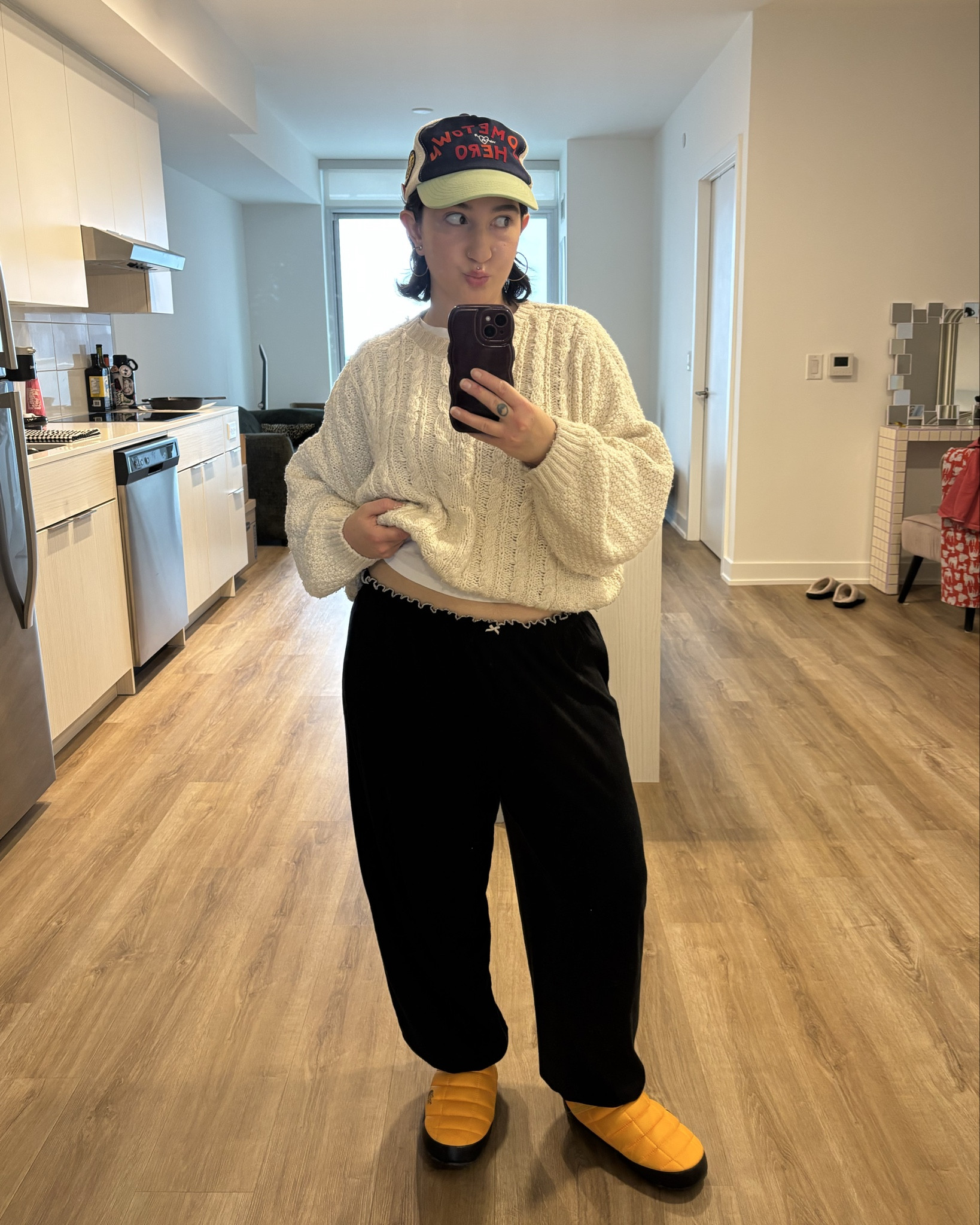 I’ve been seeing balloon pants everywhere! These are some cozy ones I’ve been living in 🖤 #casualoutfit #balloonpants #sweatpants #outfitwomen

#LTKPetite #LTKootd #LTKSpringSale