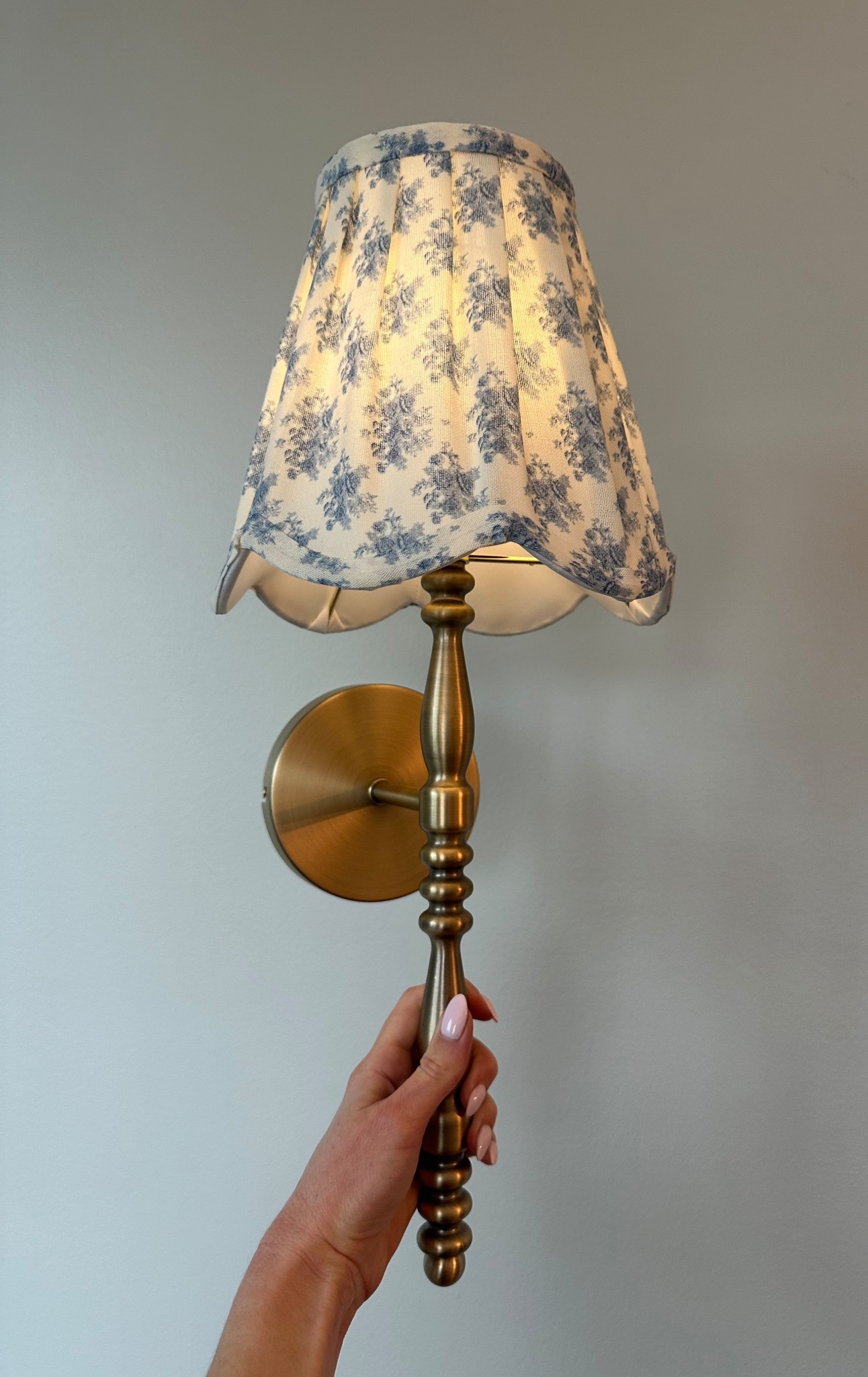 How pretty is this sconce I found at Homegoods yesterday? And it’s battery operated so no electrician required! I’m not currently seeing this one available online but I linked some similar ones and will keep an eye out for this exact one to link.

coastal decor, blue and white decor, spring hosting, Serena and Lily style, classic coastal, coastal home decor, classic coastal style, spring entertaining, Serena & Lily inspired


#LTKSeasonal #LTKHome