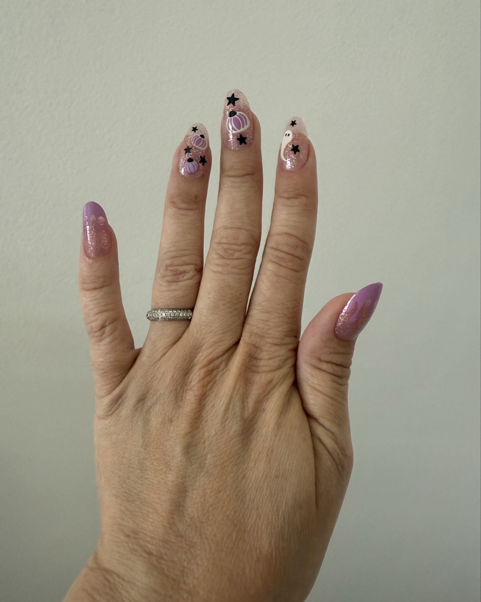 Let’s get spooky 💅🎃 putting on my Halloween press-ons! 

#nails #halloweennails #ghostnails #pressonnails #presson 

#LTKSeasonal #LTKHalloween #LTKStyleTip