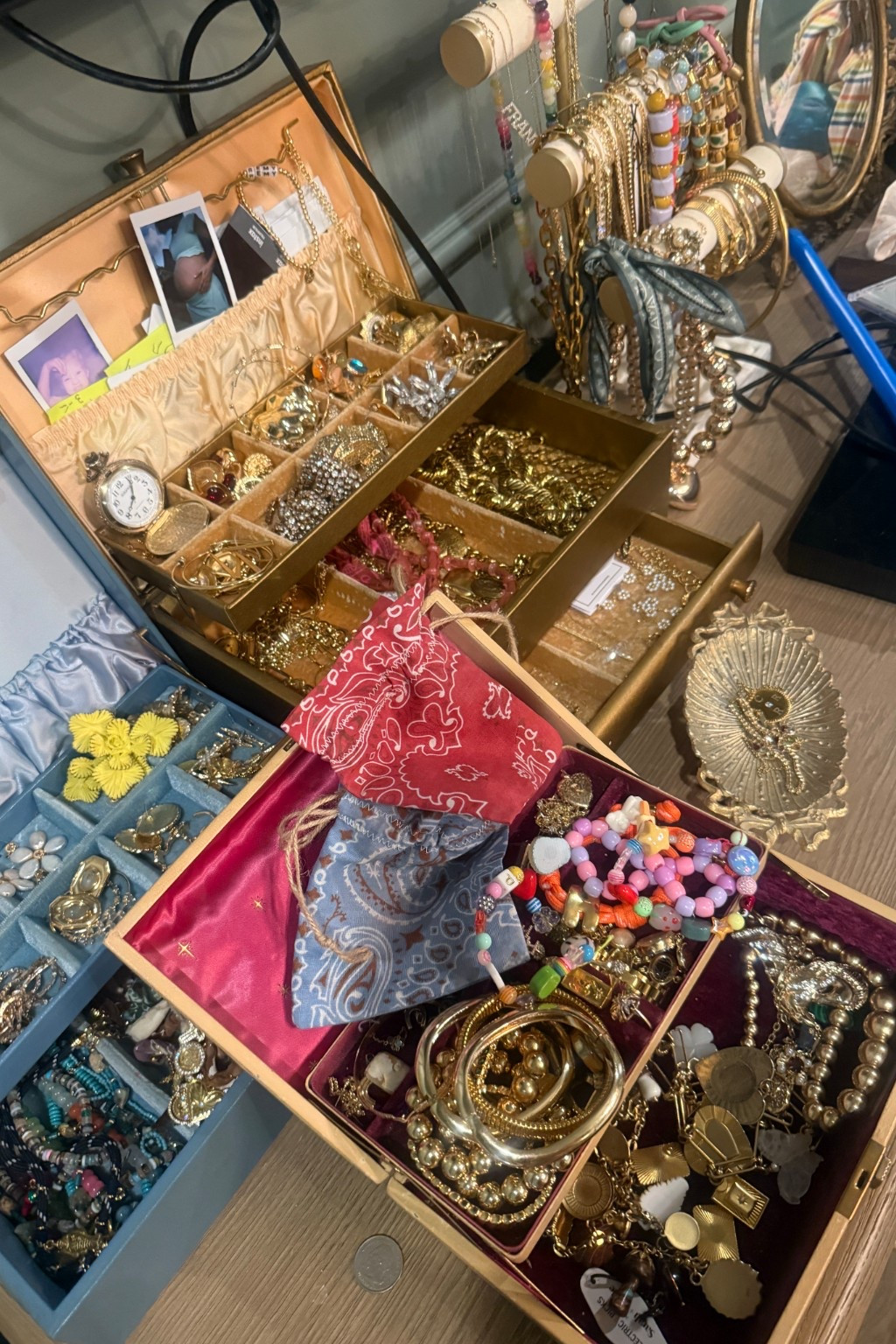 Vintage jewelry boxes I’m loving from Etsy! 