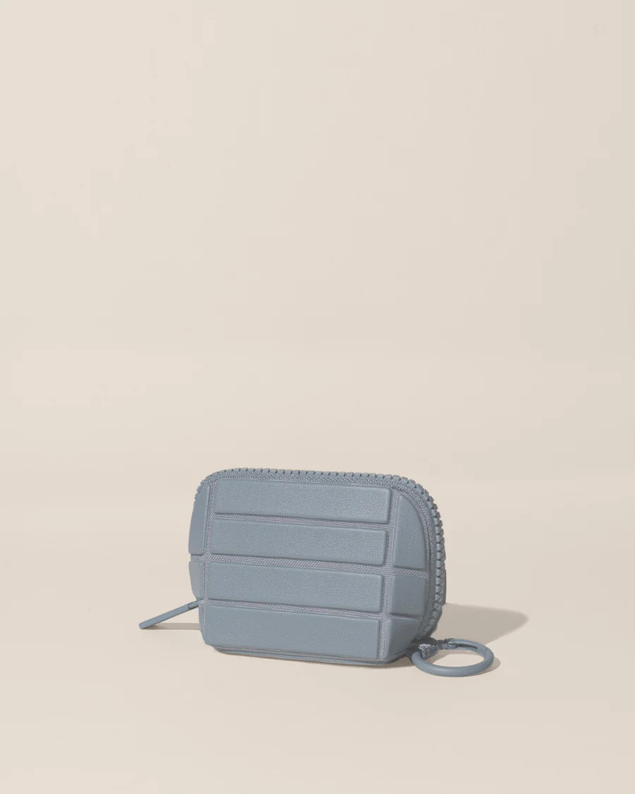 the large indigo traveller | Parallelle