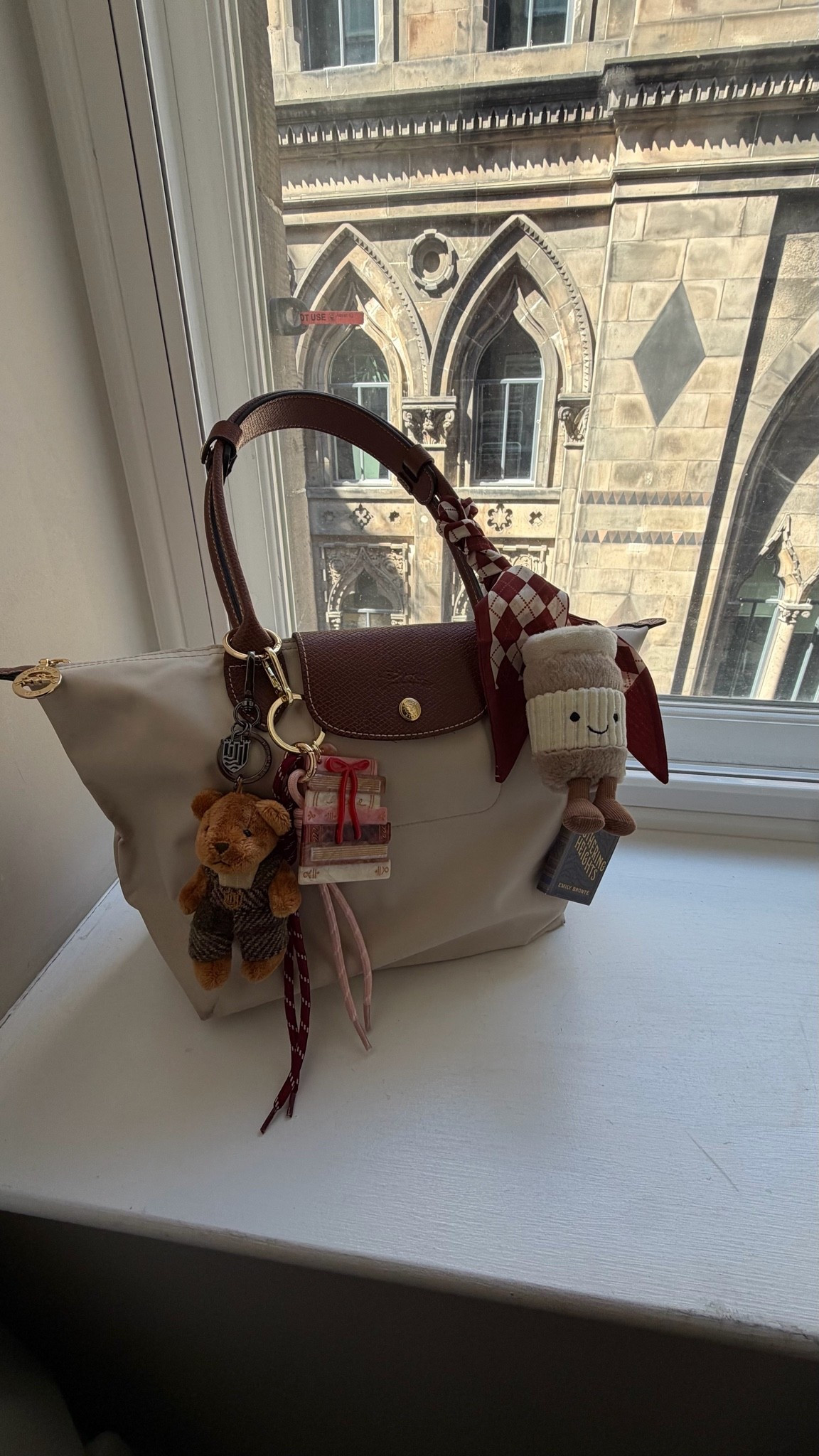 Bag of the day ♥️
Medium Longchamp Le Pliage in the color paper
Islander UK Harris Tweed bear charm
Book charm
Coffee cup plush charm
Wuthering heights mini book bag charm

#LTKootd