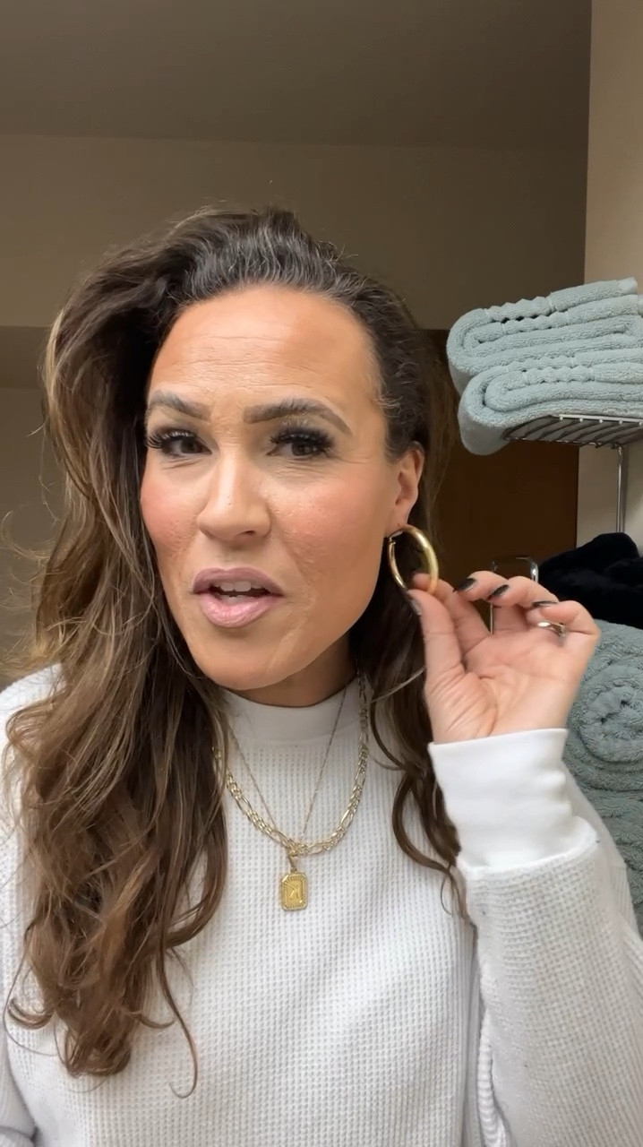 My favorite Amazon gold hoop earrings, great for everyday or a night out, under $20, accessories, #LaidbackLuxeLife

Follow me for more fashion finds, beauty faves, lifestyle, home decor, sales and more! So glad you’re here!! XO, Karma

#LTKVideo #LTKFindsUnder50 #LTKStyleTip