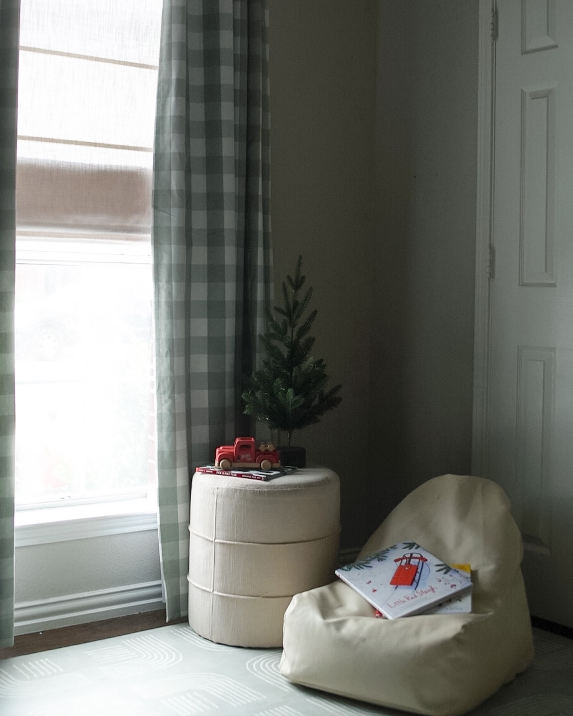 Two pages curtains, kids rooms, vintage kids room