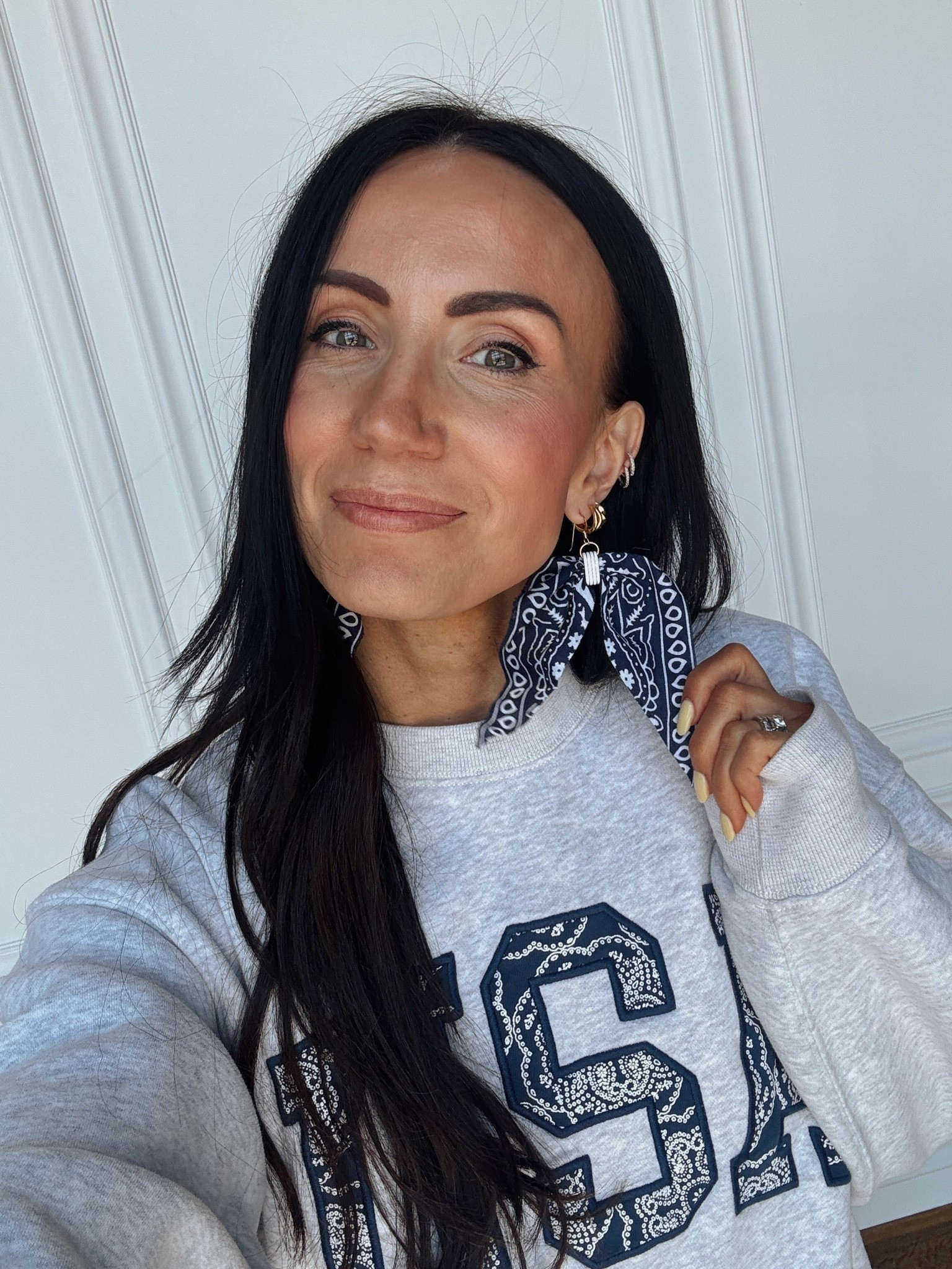 Super lightweight big bandana statement earrings. These come in lots of colors too. Perfect for Memorial Day and Fourth of July 🇺🇸
