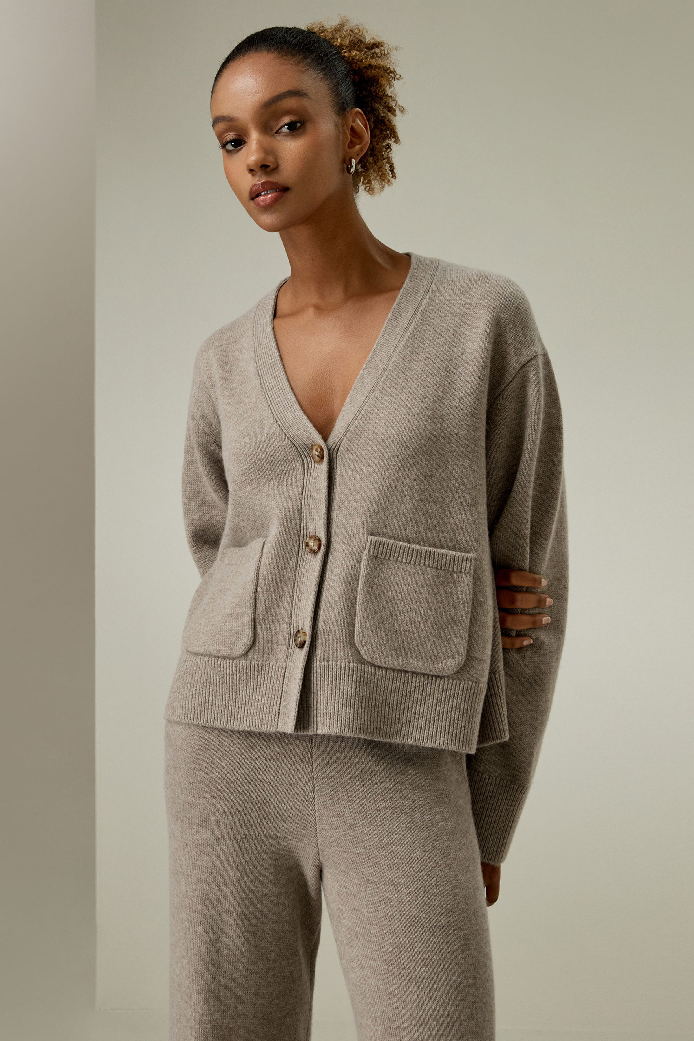 Cropped Wool-Cashmere Blend Cardigan | LilySilk