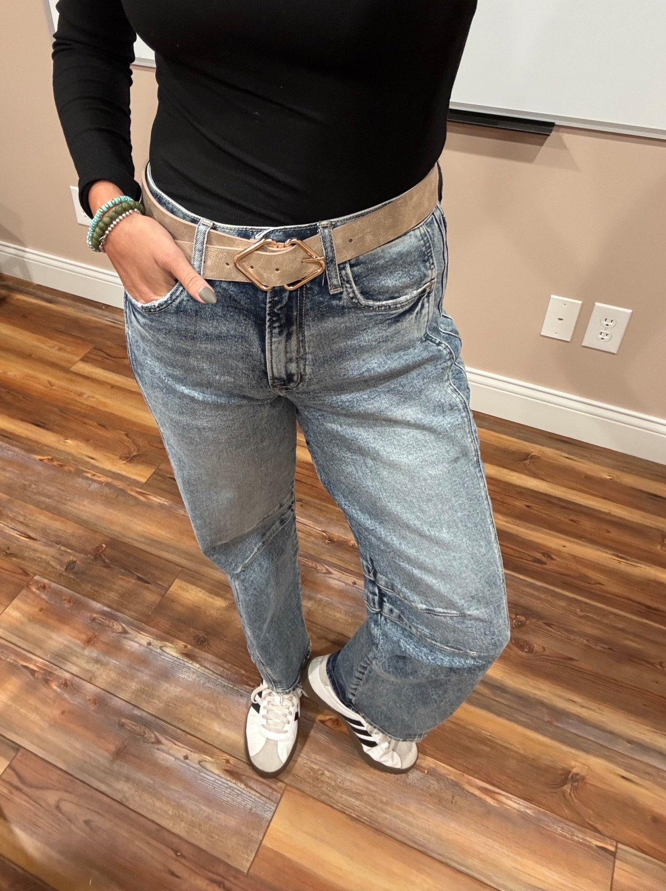 Love these barrel jeans from The Buckle.  I wouldn’t say they have any true stretch to them.  
Got my true size and they fit great. If your questioning sizes go up rather than down.  
I got the 28 in length and they hit right at my ankles.  I’m 5’8 for reference.  

#LTKFindsUnder100