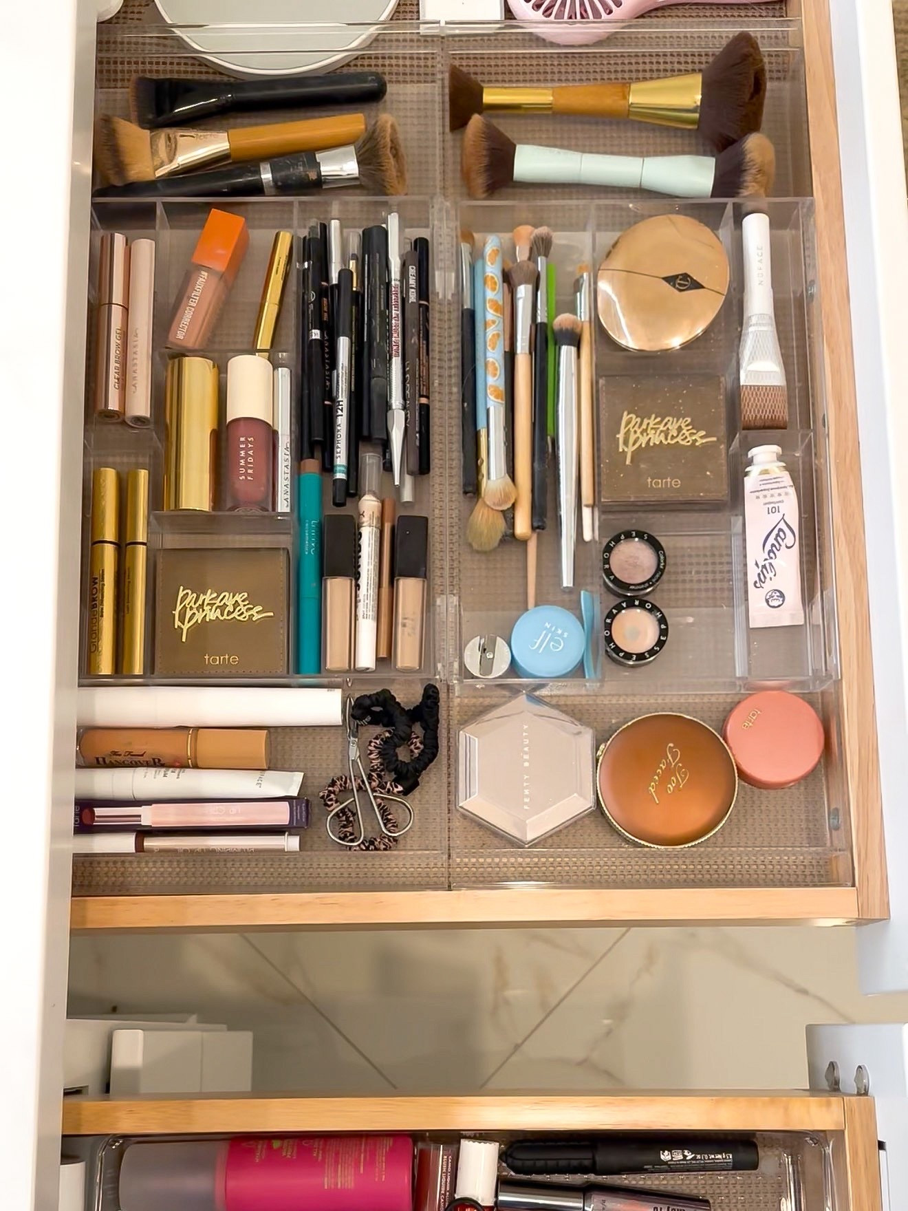 Vanity organization is a MUST.🤩

#LTKBeauty #LTKgrwm #LTKmorningroutine