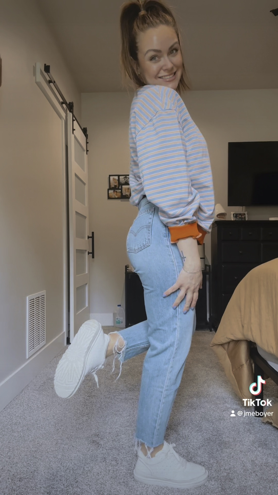 It’s giving mom AND where’s Waldo 
Size L in top 
Size 28 in jeans

#LTKshoecrush #LTKVideo #LTKfindsunder100