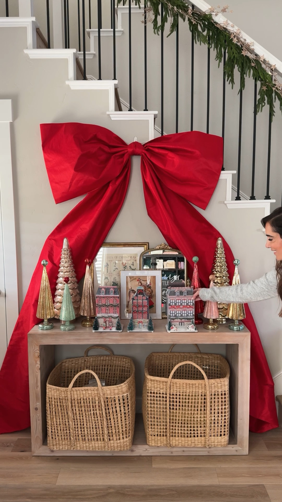 What’s that they say? The bigger the bow, the merrier the Christmas! 🎀✨ I know, I know—she’s a little extra, but tell me this doesn’t give major NYC holiday window vibes? She’s bold, she’s festive, and honestly, she’s a whole vibe.

#LTKWatchNow #LTKHoliday #LTKSeasonal