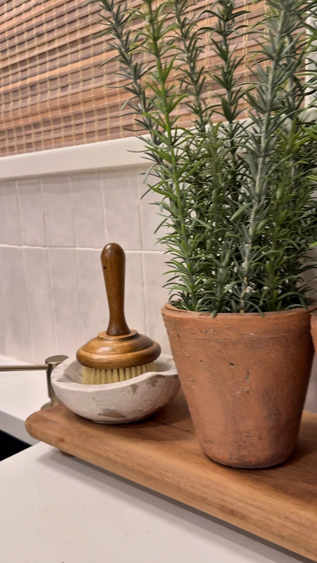 Kitchen sink.. everything I need but making it cute! I’m really loving the block dish soap lately.. but still need the liquid sometimes! 
Kitchen sink essentials 
