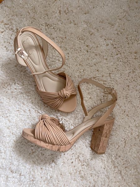 A couple sizes left on these adorable Spring sandals! They’re on clearance! 

#LTKstyletip #LTKshoecrush #LTKSeasonal