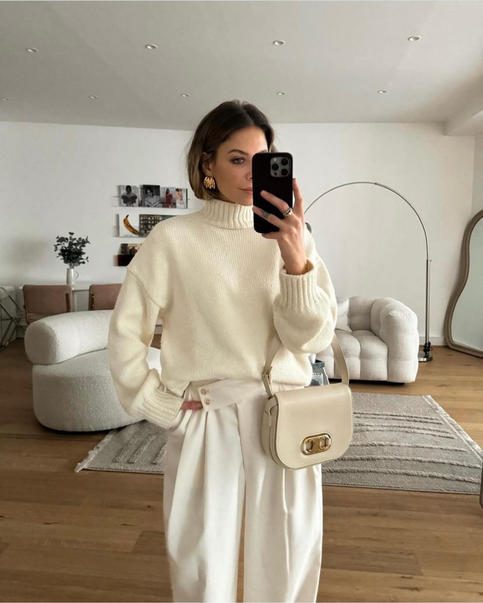 WORK OUTFIT  
Celine bag
Beige et blanc 

#LTKeurope #LTKworkwear #LTKSeasonal