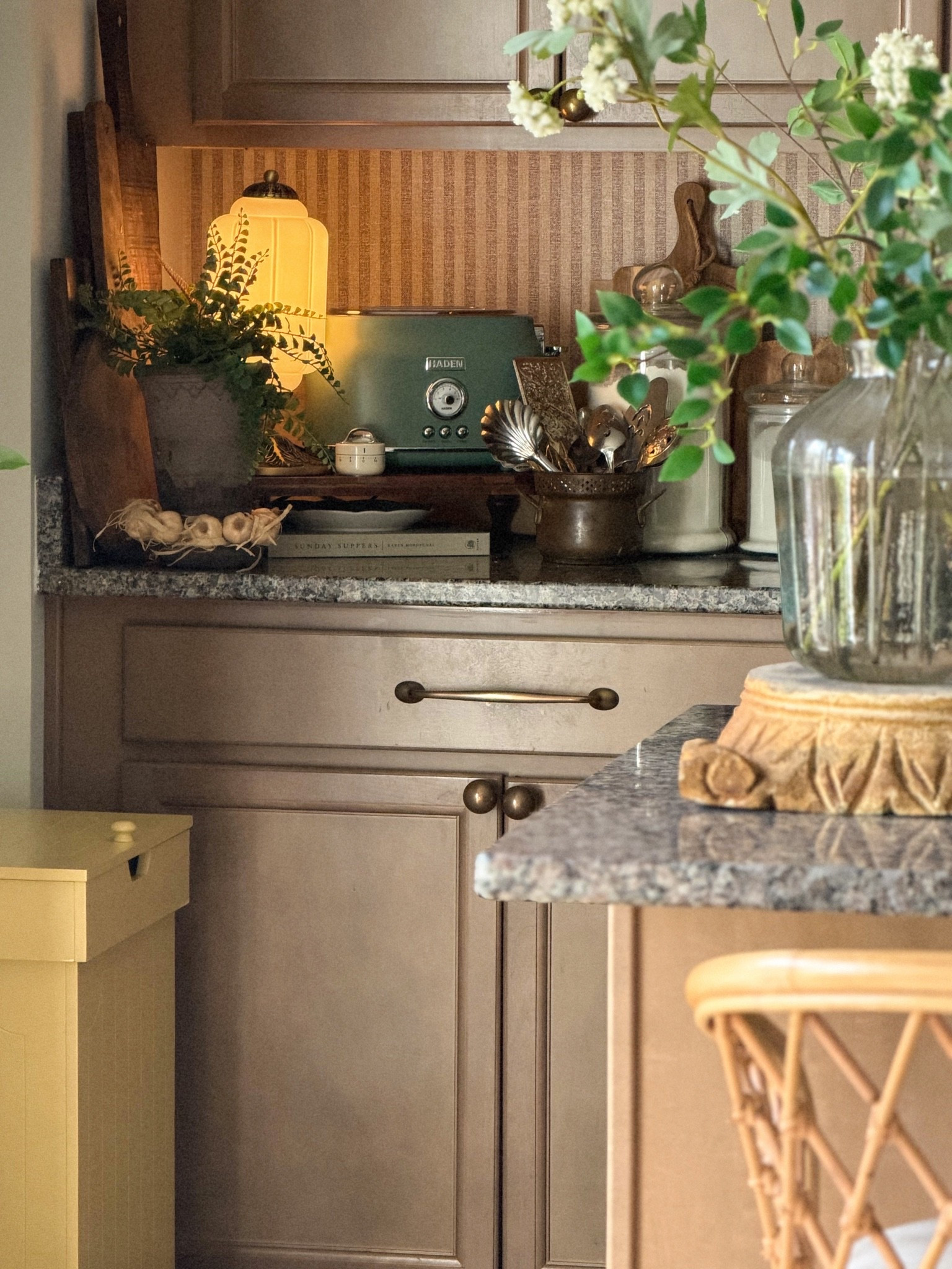 Kitchen corner finds. Cottage trash can, vintage inspired table lamp, Haden toaster oven

#LTKdayinmylife #LTKHome #LTKmorningroutine