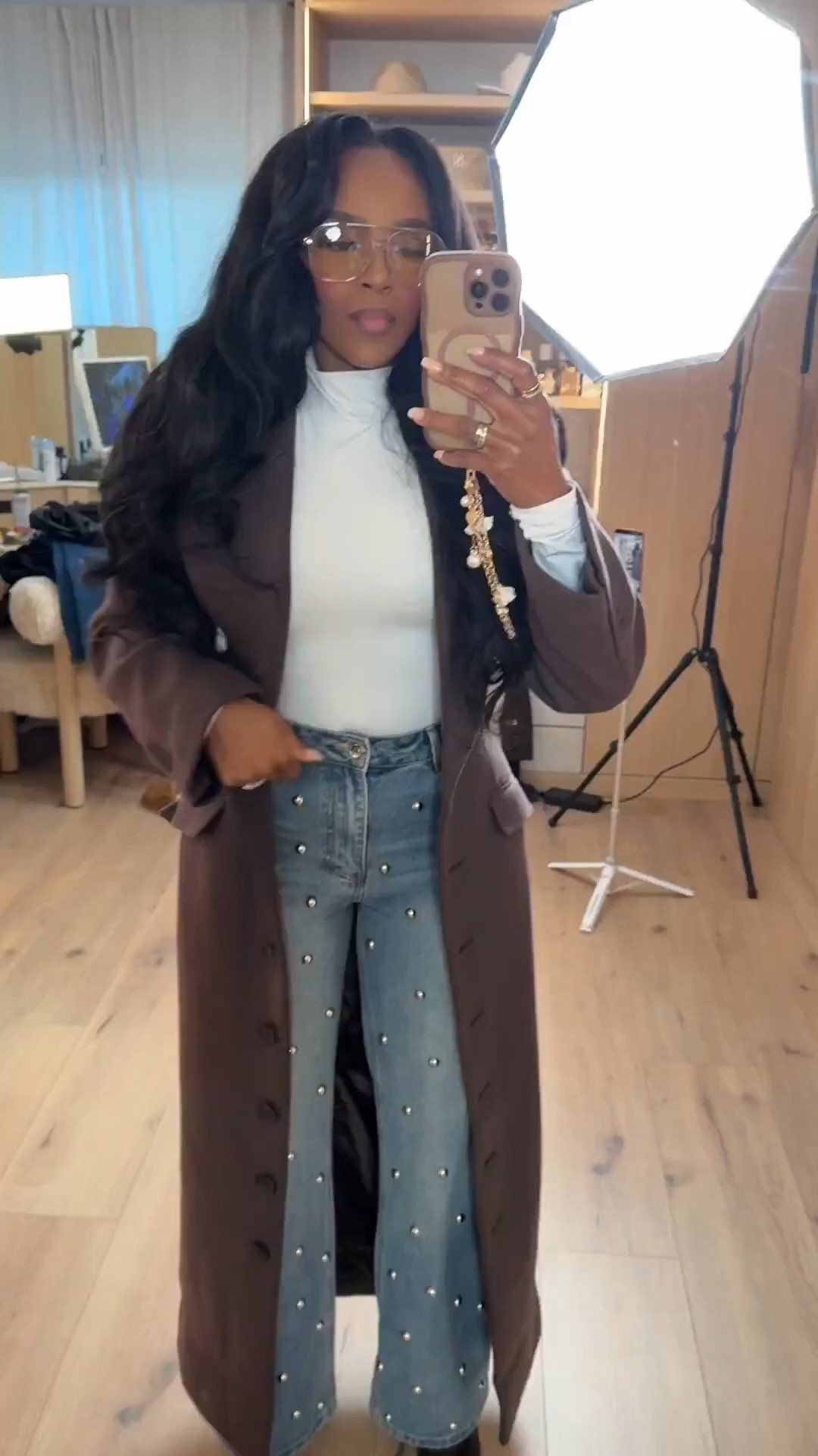 ✨ Elevated Winter Layers, Denim Done Right

This is one of those outfits where the cost per wear drops fast. Timeless layers paired with elevated denim create a look you’ll keep reaching for all winter long. The longline coat adds structure and polish, while the fitted base keeps it clean and flattering. The pearl-detail jeans bring just enough interest to make the outfit feel special without sacrificing everyday wearability.

Perfect for:
• Brunch dates
• Casual office days
• Weekend city strolls
• Elevated everyday wear

📏 Sizing:
Top: Small
Coat: Small
Bottoms: 27 Long

Measurements:
5’4” · 138 lbs · 34D · 27” waist · 40” hips

Save this post for later.

Timeless winter coats, elevated denim outfits, pearl-detail jeans styling, chic neutral layering, polished everyday winter looks.

Follow me on Instagram and YouTube @kirasfashionfinds

#LTKootd #LTKPetite