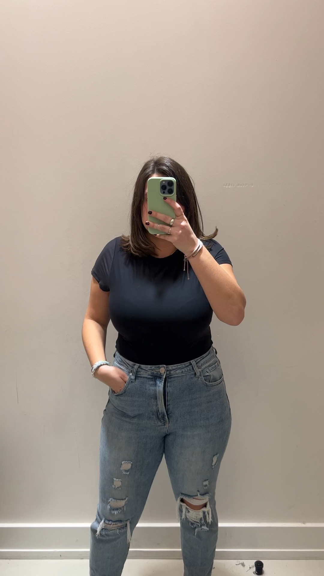 Abercrombie tee 
Wearing size L

#LTKmidsize #LTKSpringSale #LTKSeasonal