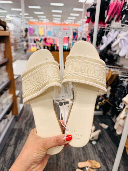 These slide sandals are for less than $20 but such high quality.

#slidesandal #summersandal #summerwear #sunnylook #beachsandal #ltksummer #memorialday