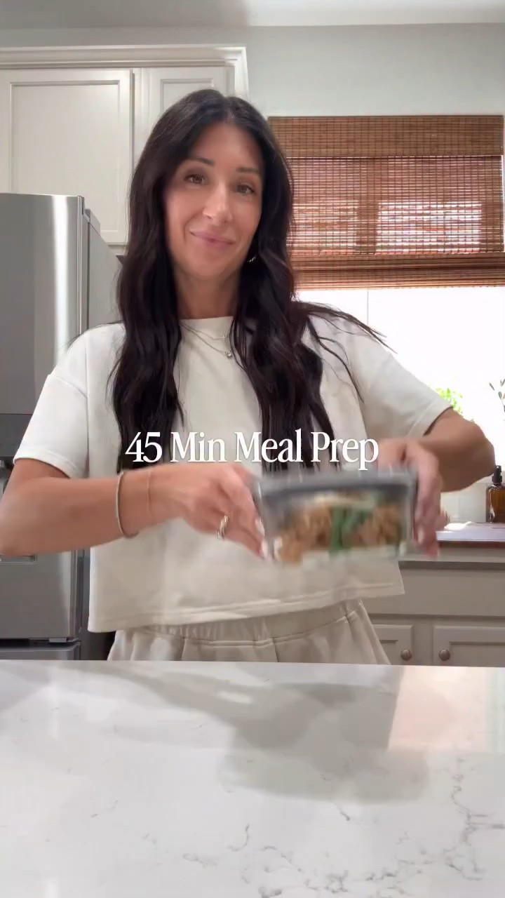 45 mins and done 👏🏼👏🏼👏🏼

We are in the middle of a move and the amount of times we have eaten out in the past few weeks is actually sickening. So I took 45 minutes today to prep a few things so I had breakfast and lunch ready to go. 

Sticky Beef and Rice is the perfect one pot meal and Chia Pudding is a low effort, tasty, high protein breakfast. 

Comment 👏🏼 PREP 👏🏼 for the recipes or grab them below 

https://stokedathome.com/sticky-beef-rice/

https://stokedathome.com/high-protein-coconut-chia-pudding-no-protein-powder/