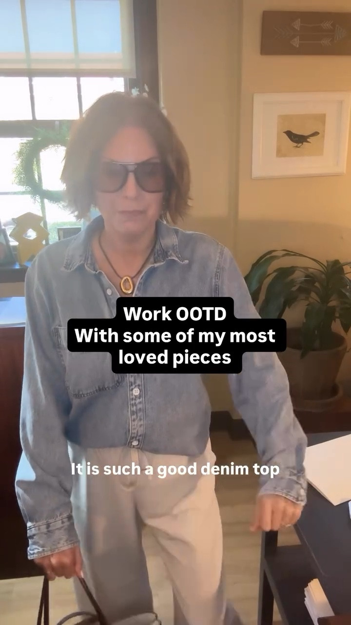 Some of my favorite pieces in one outfit! These pants are on sale and the other pieces are incredibly adorable. Li ked in my stories or comment “shop” and I will send you the link 🔗 #workfit #workoutfits #springoutfits