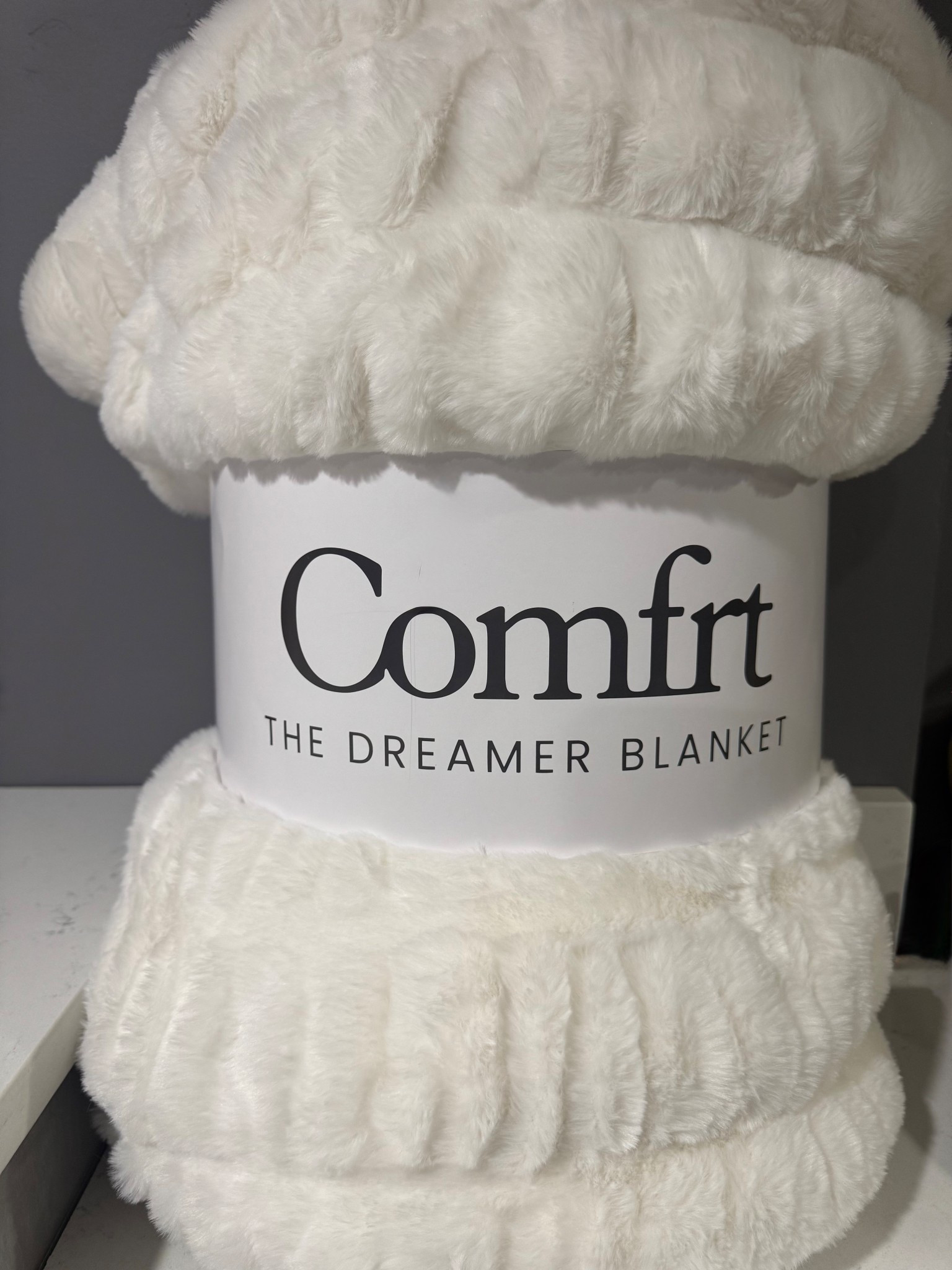 Upgraded to the large Comfrt Dreamer weighted blanket and it was so worth it. This ultra-soft, cloud-like blanket is the BEST part of my nighttime routine and perfect for cozy sleep and self-care 🤍 If you’re deciding between sizes, I highly recommend sizing up.

#LTKSaleAlert #LTKHome #LTKselfcare