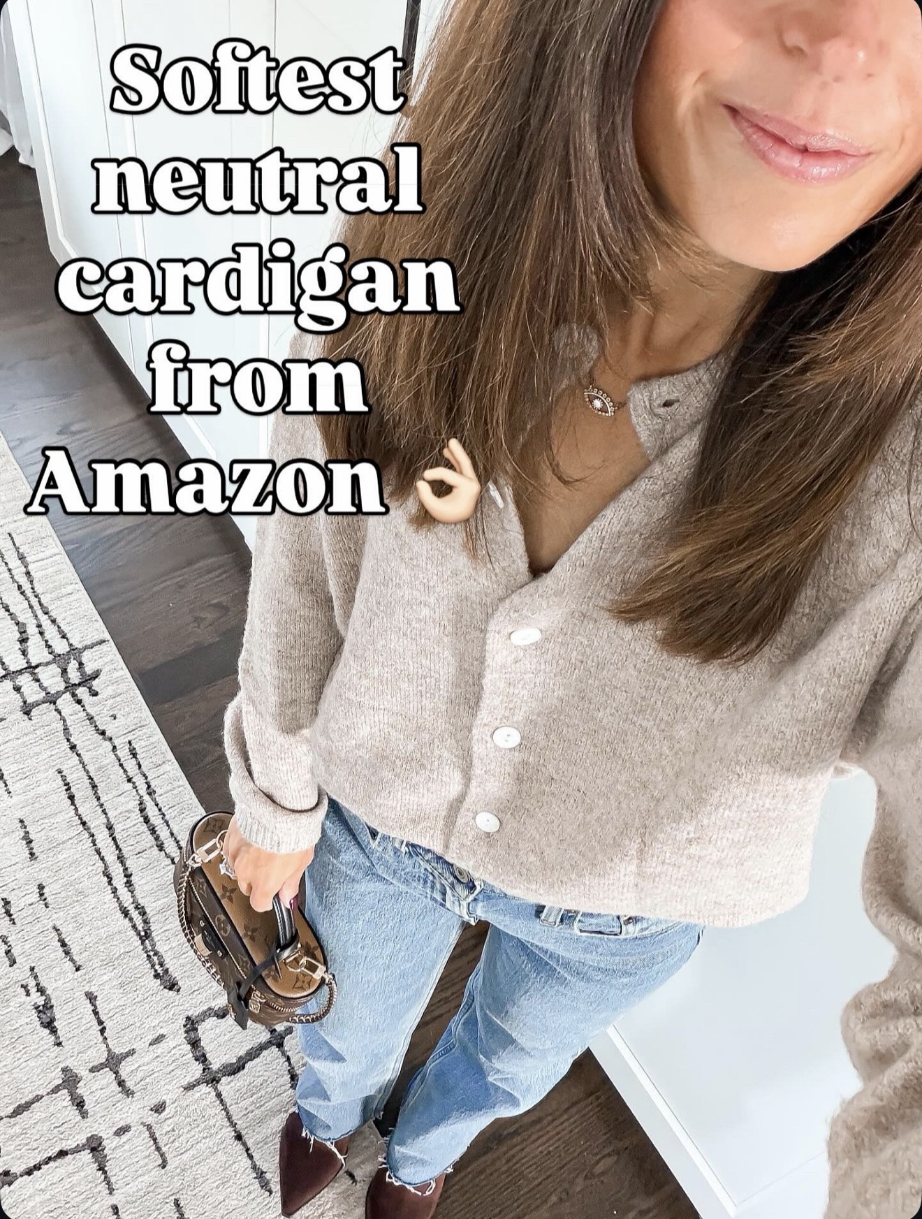 Softest neutral cardigan from Amazon 👌 love the texture and how it pairs with denim + brown tones. Wearing size small.