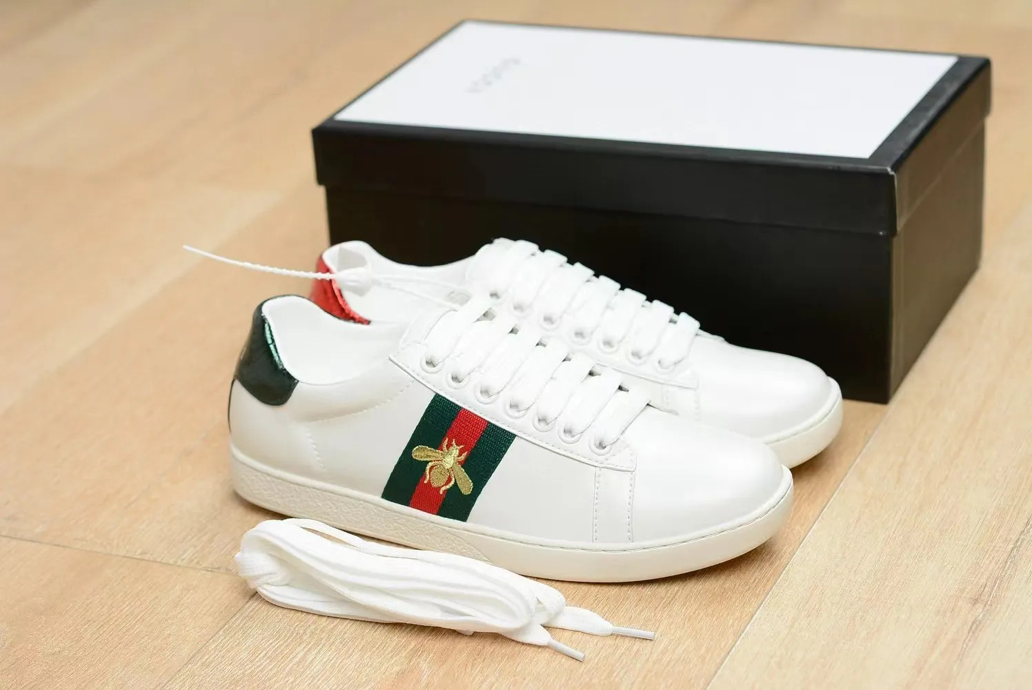 GUCCI ACE Casual Shoes for Women Men EU35-45 Embroidered Bee Red Green Stripes Shoe With Box | DHGate