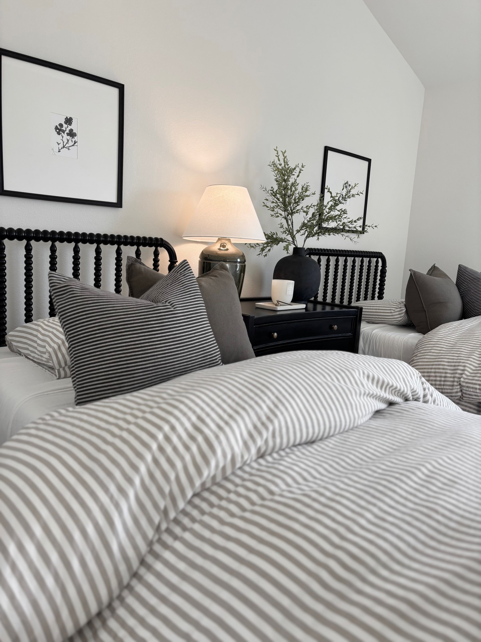 Refreshed my guest bedroom by adding in some more layers!  The rug is the 8x10 “Hira” rug from article.com! I have the same one in my dining room!

#LTKSpringSale 

#LTKStyleTip #LTKHome