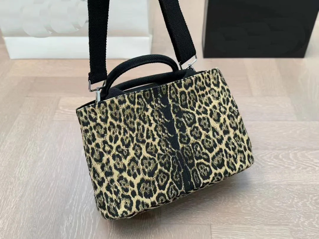 2025 aaaaa Thick chain pillow bag Cases Handbag Luxury Women's Fashion Bag Logo Fashion Steam Eng... | DHGate