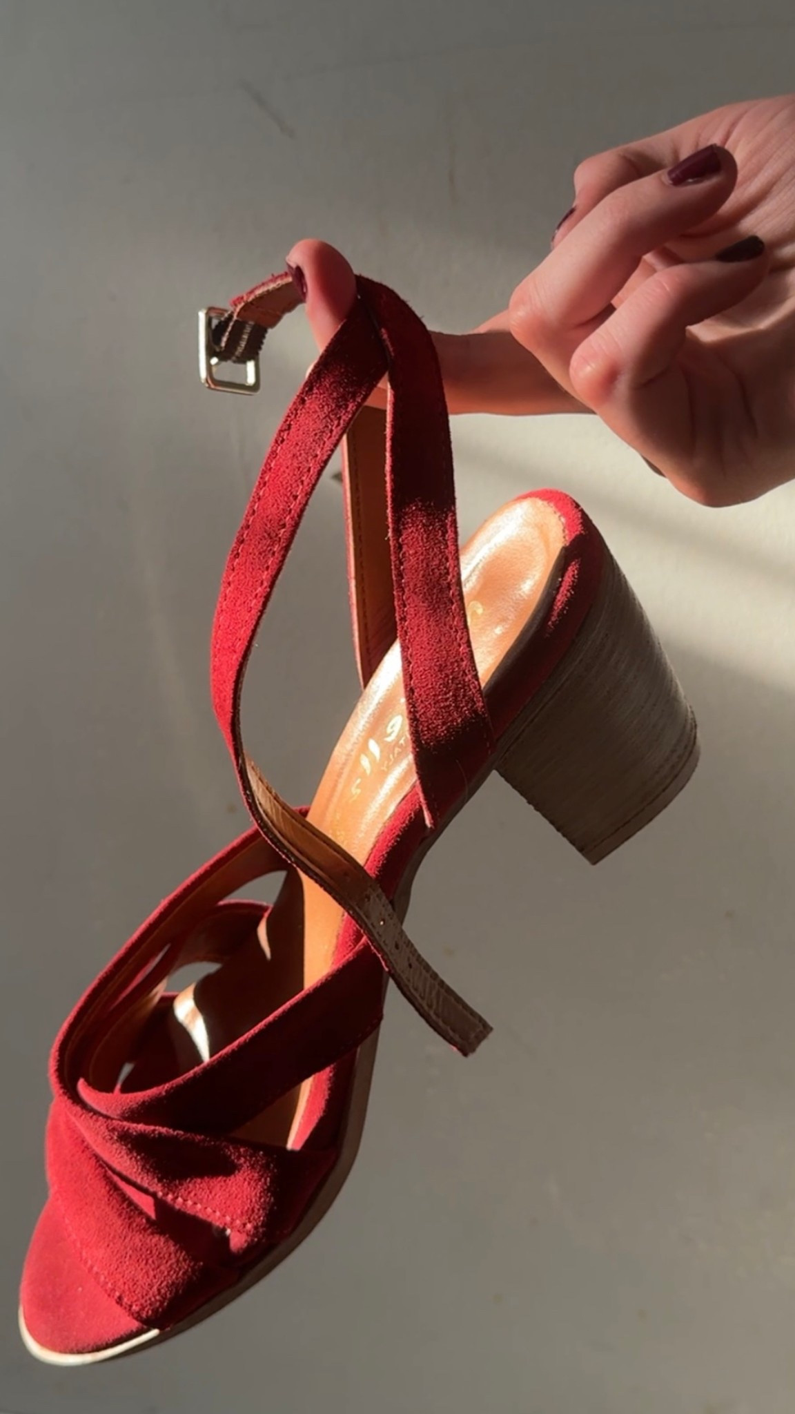 Only Italy’s Finest ~ 

“You are what you eat.” Going above and beyond is “You are what you wear.” So in that case, if you can’t already tell, I’d like to be Italian 😌🍝

Any whoo, I just discovered a huge collection of ‘Made In Italy’ summer shoes, and I had to share them with you because of the incredible prices! Thank you T.J.Maxx ♥️





#summershoes #summersandals #sandals #trending #shoestyles #weddingguestshoes #tiktok #madeinitaly #perisianstyle #italianstyle 

#LTKFindsUnder50 #LTKShoeCrush #LTKSummerEdit