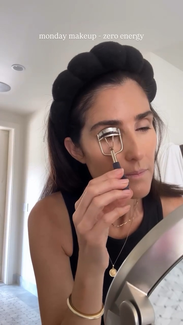 Monday makeup - zero energy 
Foundation: neutral tan 
YSL concealer: shade 3 
Merit concealer stick: tiger eye 
Eyeshadow: citrine 
@itcosmetics  

#LTKmorningroutine #LTKBeauty #LTKgrwm