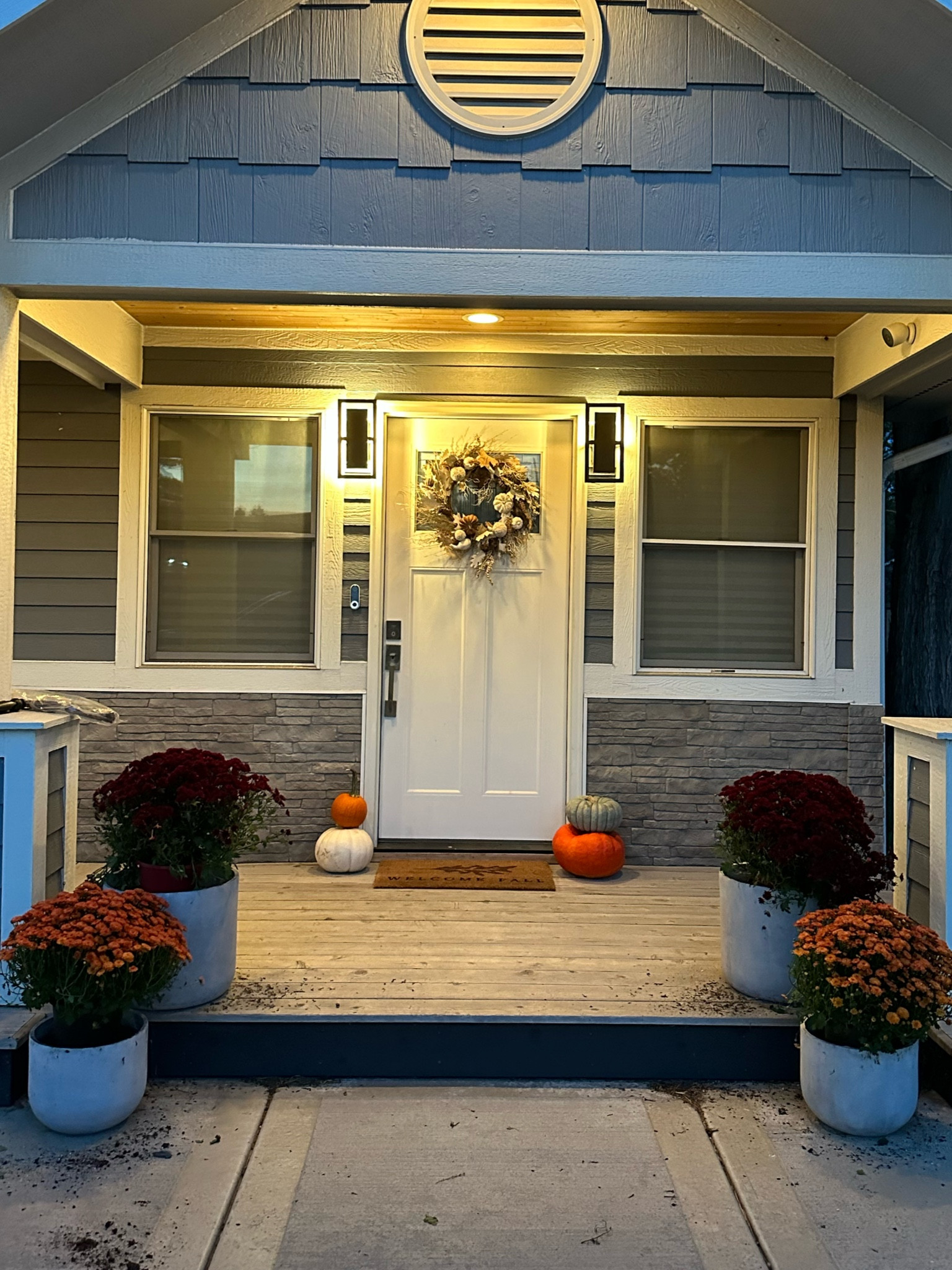 Fall porch decor 🍂

#LTKHome #LTKFamily #LTKSeasonal