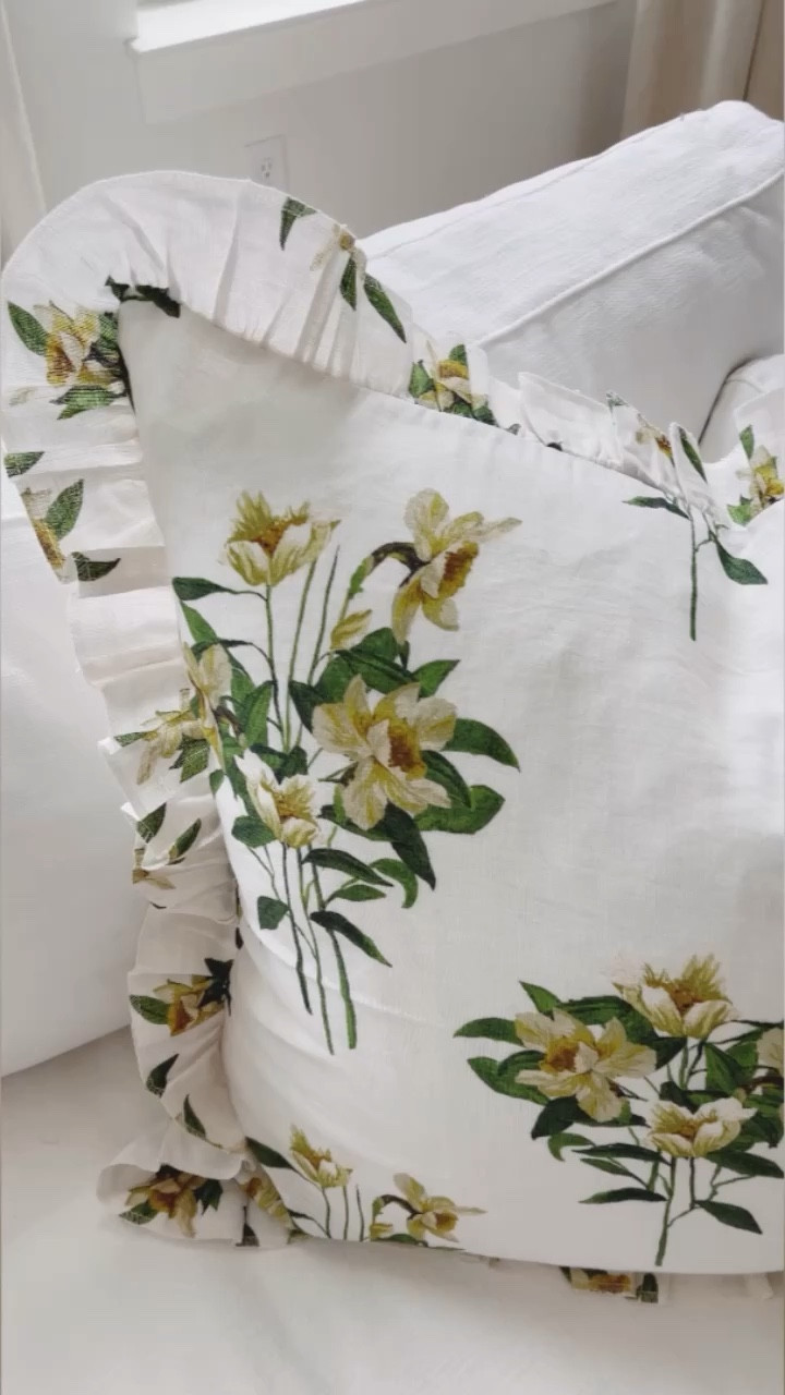 The prettiest floral pillows with a ruffle edge 

#LTKhome #LTKSeasonal #LTKfindsunder100