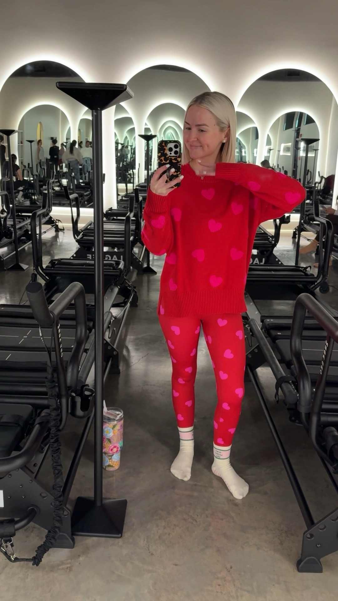 Size small in top, XS sweater and leggings! Size XS in pajamas!
PS: I CUT the leggings with scissors bc they are too long but I washed and they don’t shed 🤪

#LTKdayinmylife #LTKmorningroutine #LTKValentine