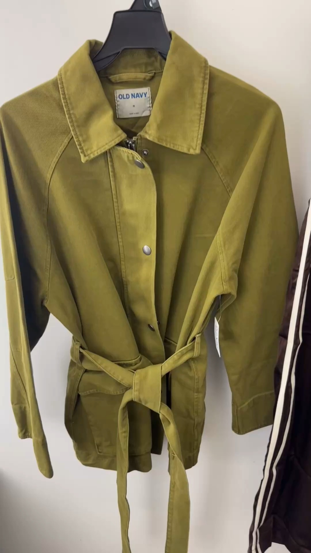 Ok Old Navy!! This jacket is cute! It’s a great heavier weight for fall and the tie gives it the nicest look, very chic. It fits true to size with a relaxed look.