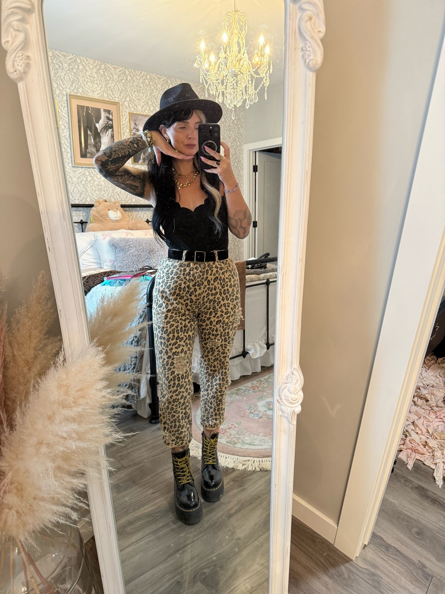 Leopard is my favourite neutral!

Bodysuit: H&M
Pants: lili sidonio
Belt: Amazon
Hat: Amazon
Boots: Jaden max doc martens

#LTKcanada #LTKfall #LTKsummer