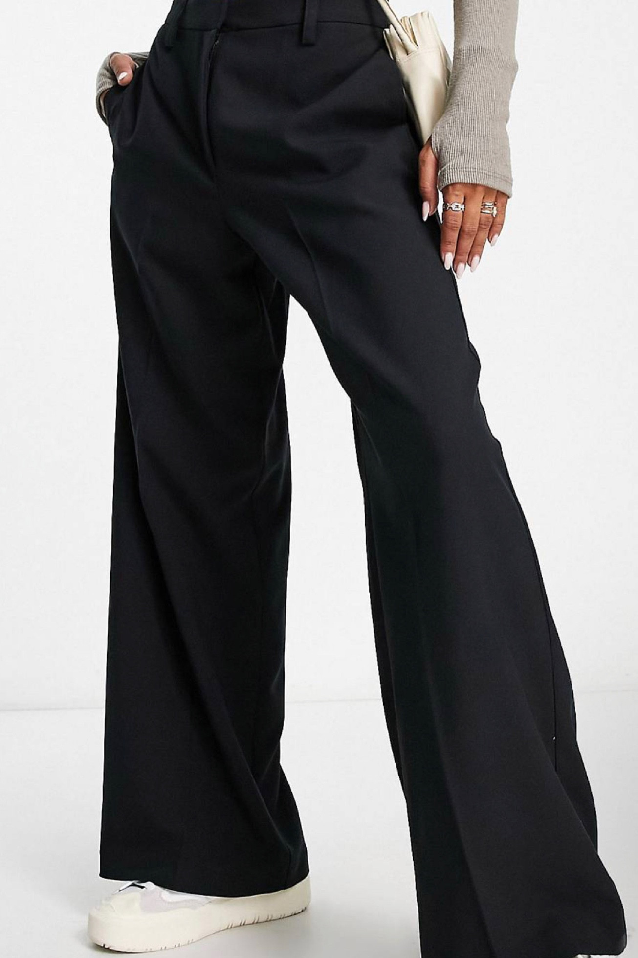 Black wide leg pants #asosdesign#asos#blackpants 

#LTKworkwear #LTKfindsunder100 #LTKstyletip