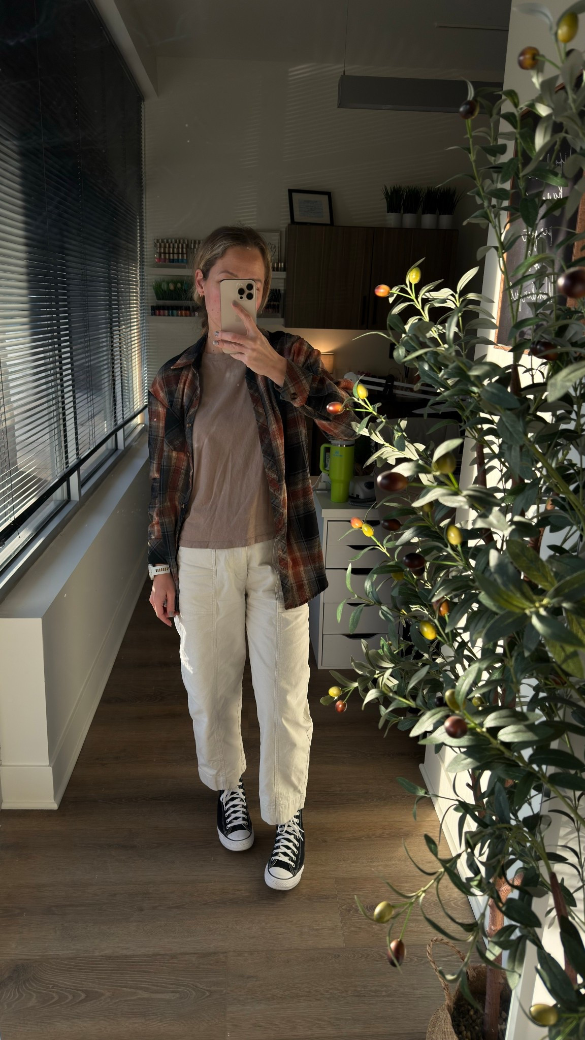 Casual fall outfit with flannel layers 🍂
Neutral t-shirt styled with white pants, plaid flannel shirt, and classic Converse sneakers.
Easy everyday look for fall, perfect for errands, casual workdays, or weekend walks.
Comfortable, timeless, and easy to recreate with simple wardrobe staples.

#LTKootd #LTKdayinmylife #LTKWorkwear