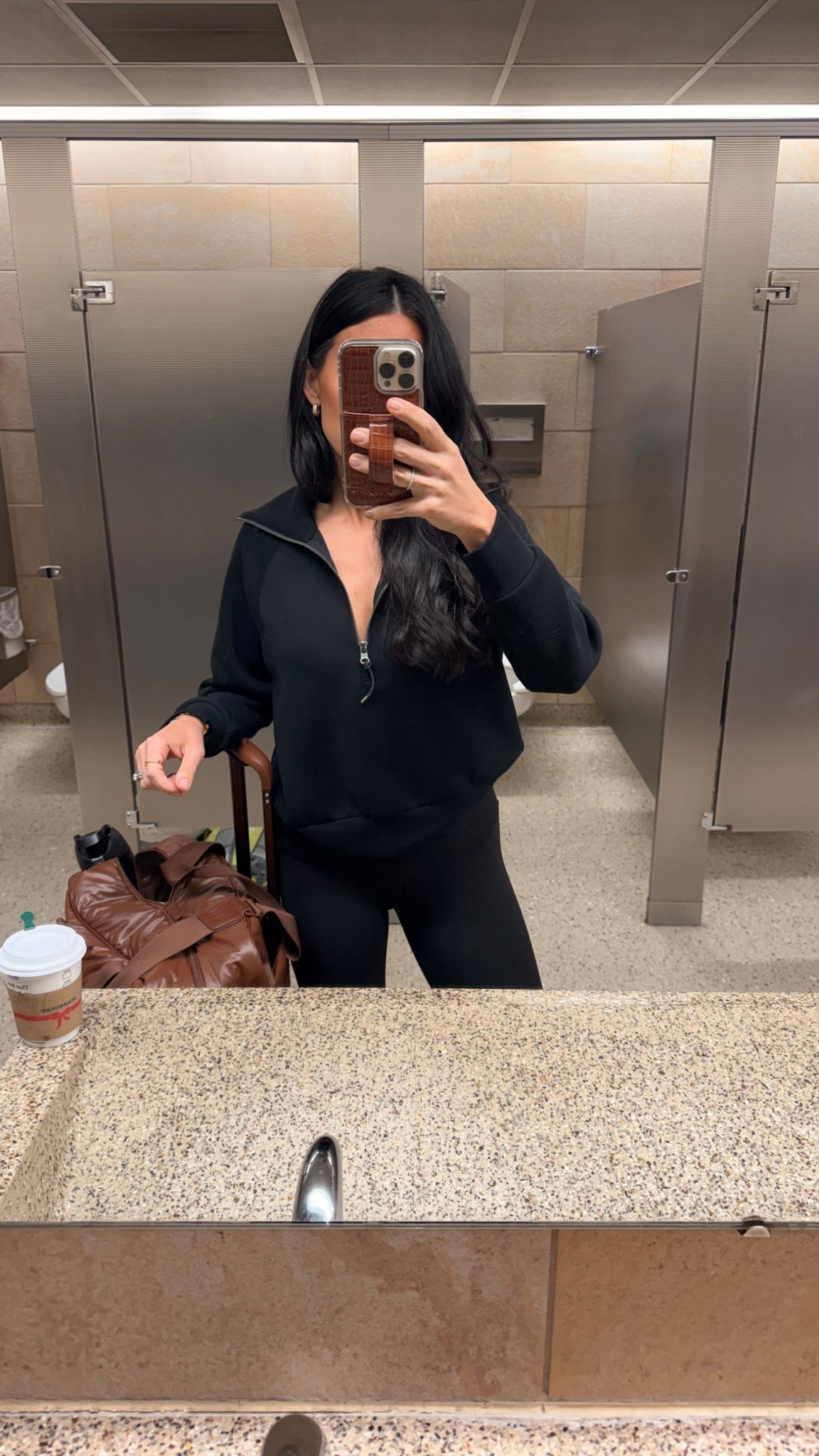 Let’s go to Vegas! Sharing my travel outfit for the the day 
@Spanx pullover jacket size small 
@Vuori US leggings size XS 
New balance sneakers 
Beis luggage 


#LTKTravel #LTKootd #LTKmorningroutine