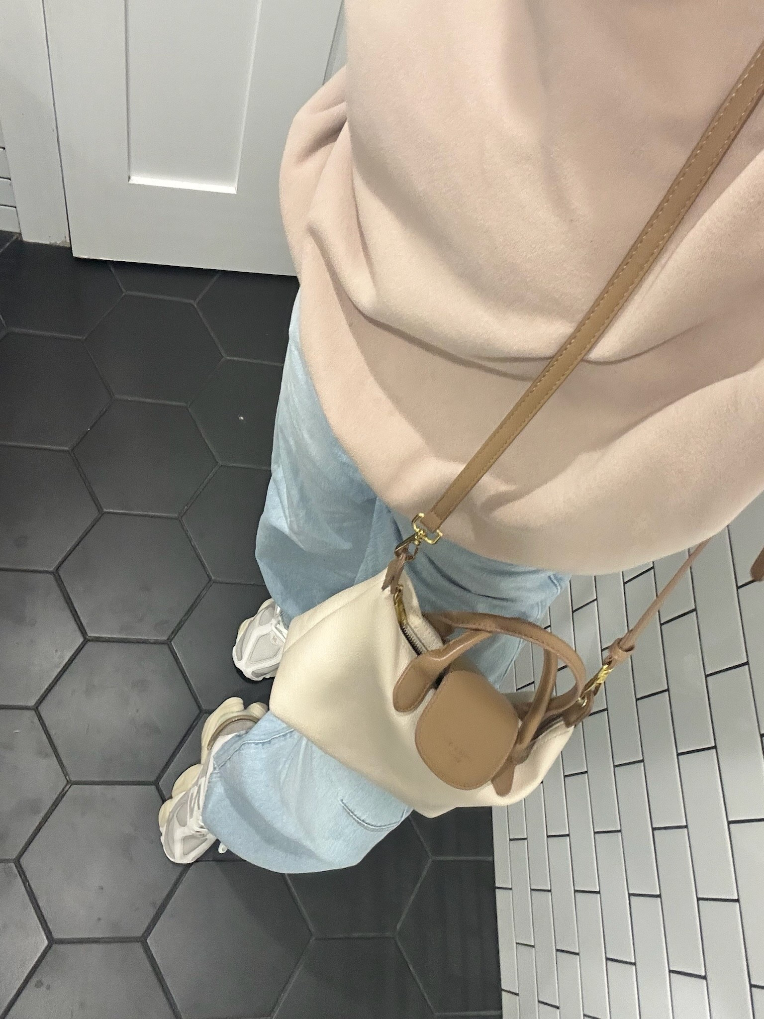 Love this outfit for running errands! This bag is one of my favorites! 

Everyday outfit, Casual Outfit, Errand Outfit, Effortless style, TheSavannahK 

#LTKSeasonal #LTKStyleTip