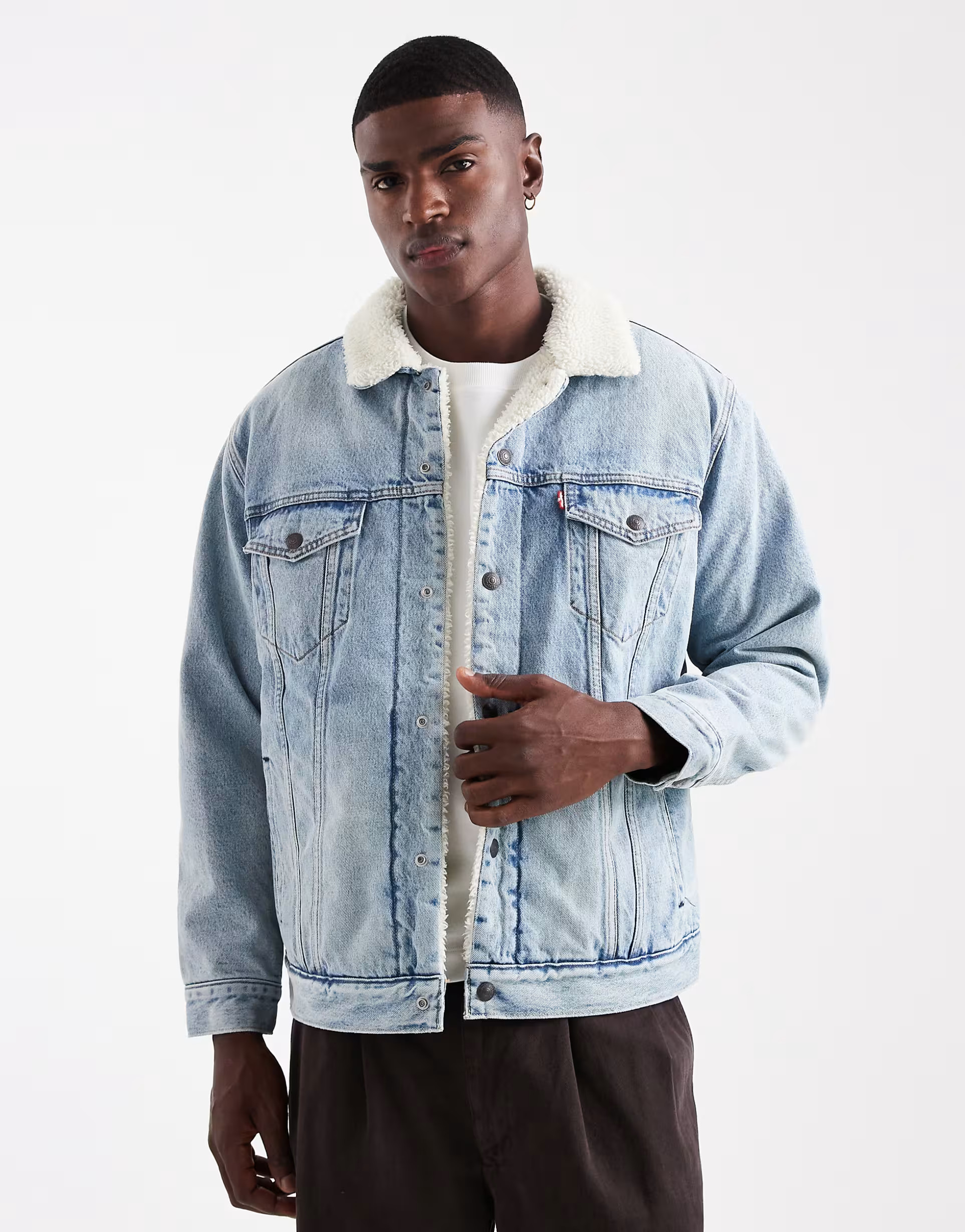 Levi's relaxed fit sherpa denim trucker jacket in mid vintage wash | ASOS (Global)