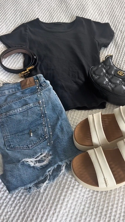 The outfits I keep reaching for lately 🖤

Easy, comfortable, and still feel completely put together. The kind of look that works for errands, lunch dates, travel days, and everything in between ☕️🌴🌞

 A few simple staples that never miss 😌

#LTKStyle #LTKFinds #SummerStyle #CasualChic #EverydayOutfit #EffortlessStyle #MomStyle #SummerFashion #OutfitInspiration #NeutralStyle #WeekendStyle #OOTD #FashionFinds #CapsuleWardrobe #SummerVibes ☀️🤍

#LTKootd #LTKmomlife #LTKU