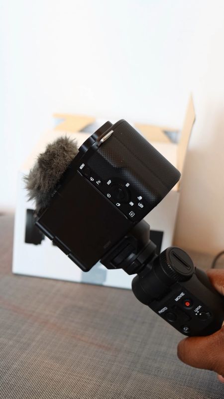 Sony ZVE10 - The best vlogging camera and beginner-friendly camera.

#sonyzve10 #sonycamera

#LTKVideo #LTKGiftGuide