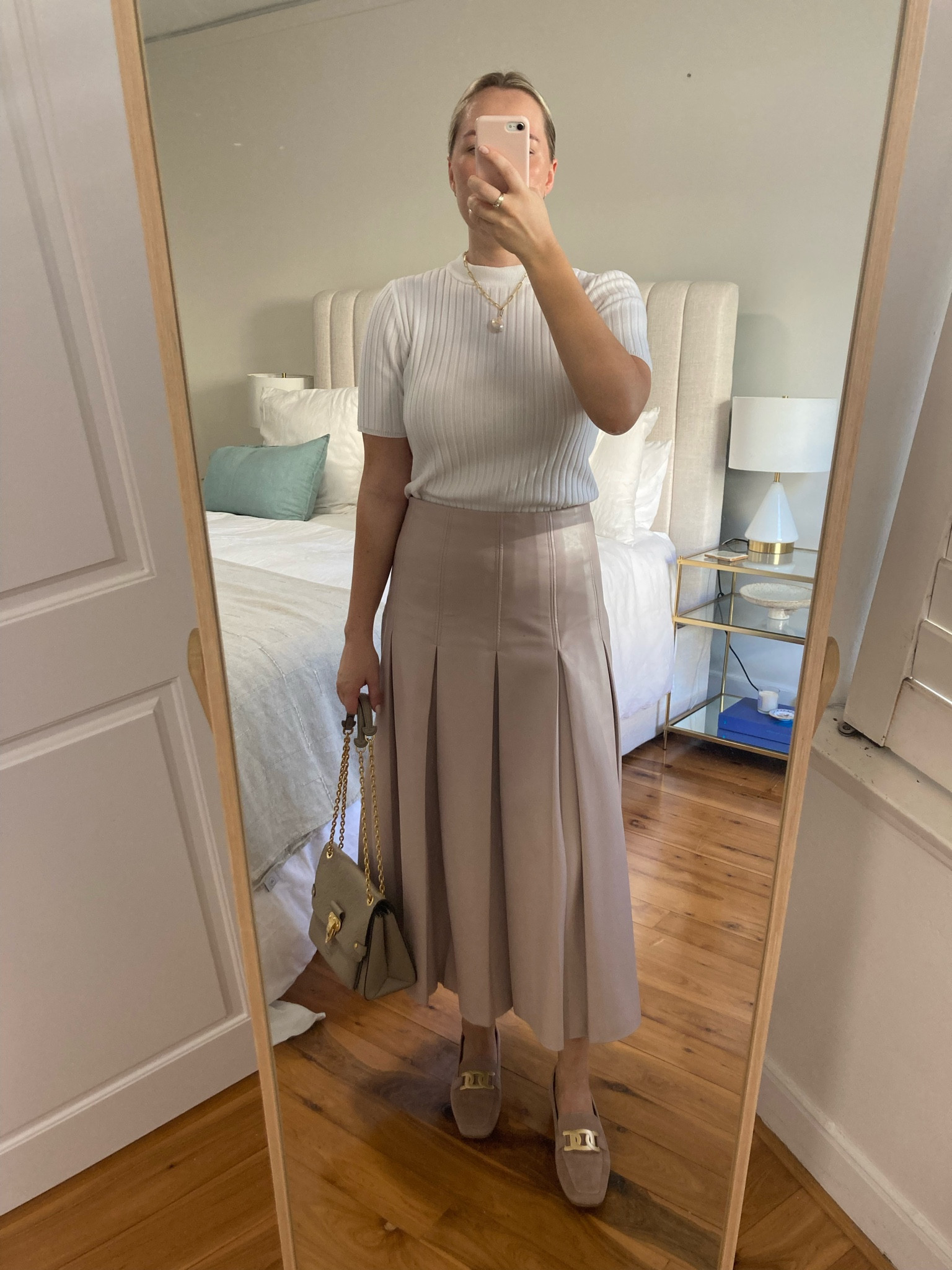 Work look - the most comfortable loafers! 

Top - Kmart
Skirt - Country Road
Shoes - Edward Meller
Bag - Louis Vuitton

#LTKaustralia #LTKSeasonal #LTKstyletip