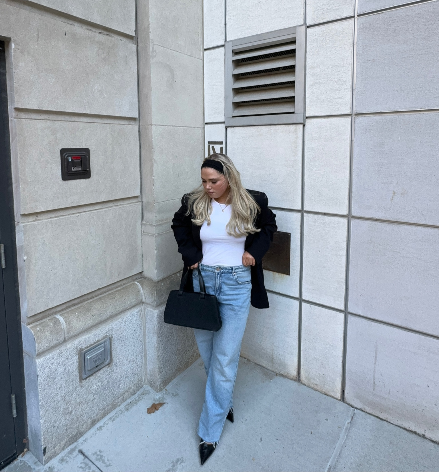 Three things: 
1) I never thought I’d see the day I’m wearing baggy-style jeans but these ones from garage are every thing 
2) the jeans, oversized blazer and heels combo will always be unmatched 
3) this purse was thrifted for $12 
That is all :) full outfit linked, per usual! 🫶🏼 



#LTKFindsUnder100 #LTKStyleTip #LTKMidsize