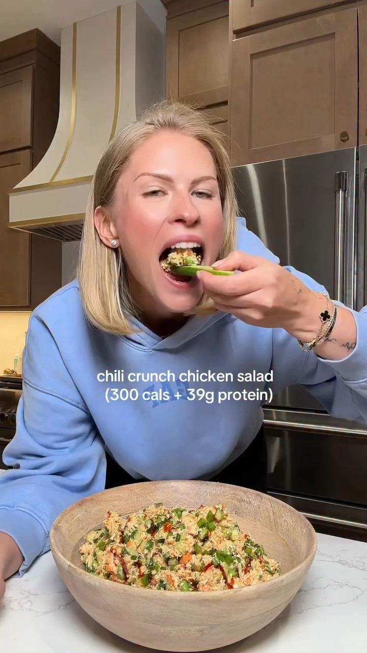 Chili Crunch Chicken Salad (300 cals + 39g protein/ per 1½ cup)🫛🥟🥒 This recipe makes 5 servings: 
•1 cup Edamame (Shelled)
•1 tbsp fresh Lemon Juice
•2 tbsp Hellman’s Light Mayo
•6 Mini Cucumbers, chopped.
•1 tbsp, Toasted Sesame Seed Oil
•1 lb(s), skinless Chicken Breast, chopped fine. 
•2 tbsp, Soy Sauce
•1/4 cup, Red Onion
•1/2 cup, Green Onions
•1 unit, Carrot (Large)
•1 cup Low-Fat Classic Cottage Cheese, blended smooth. 
•2 tsp, Sesame seeds
•2 tsp Buldak hot sauce (spicy!!!)
•season to taste with Kinder’s Chili Crunch blend, salt, and garlic powder. 
#chicken #salad #asian #inspired #protein